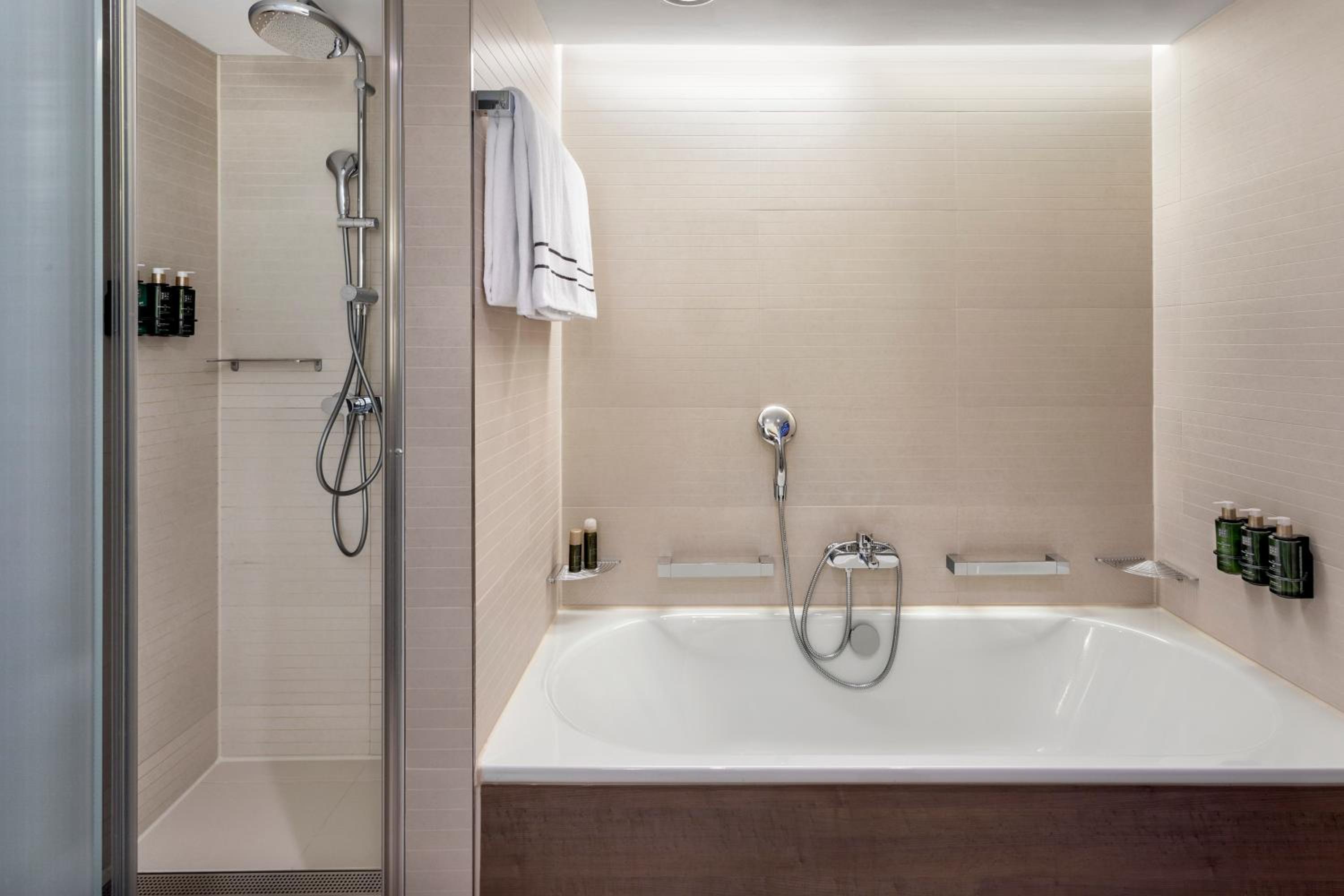 The Level Executive Suite - Photo 3