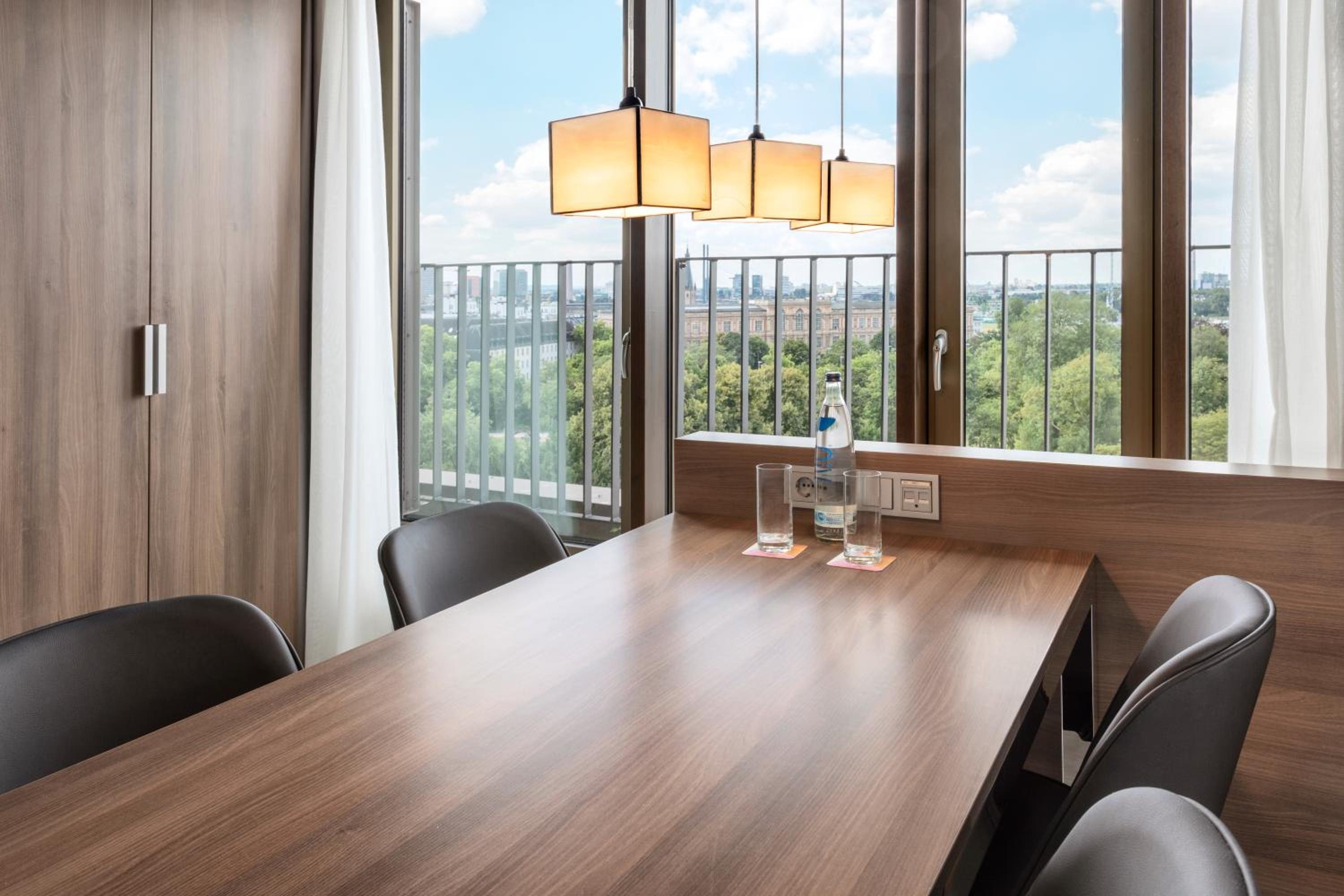 The Level Executive Suite - Photo 14