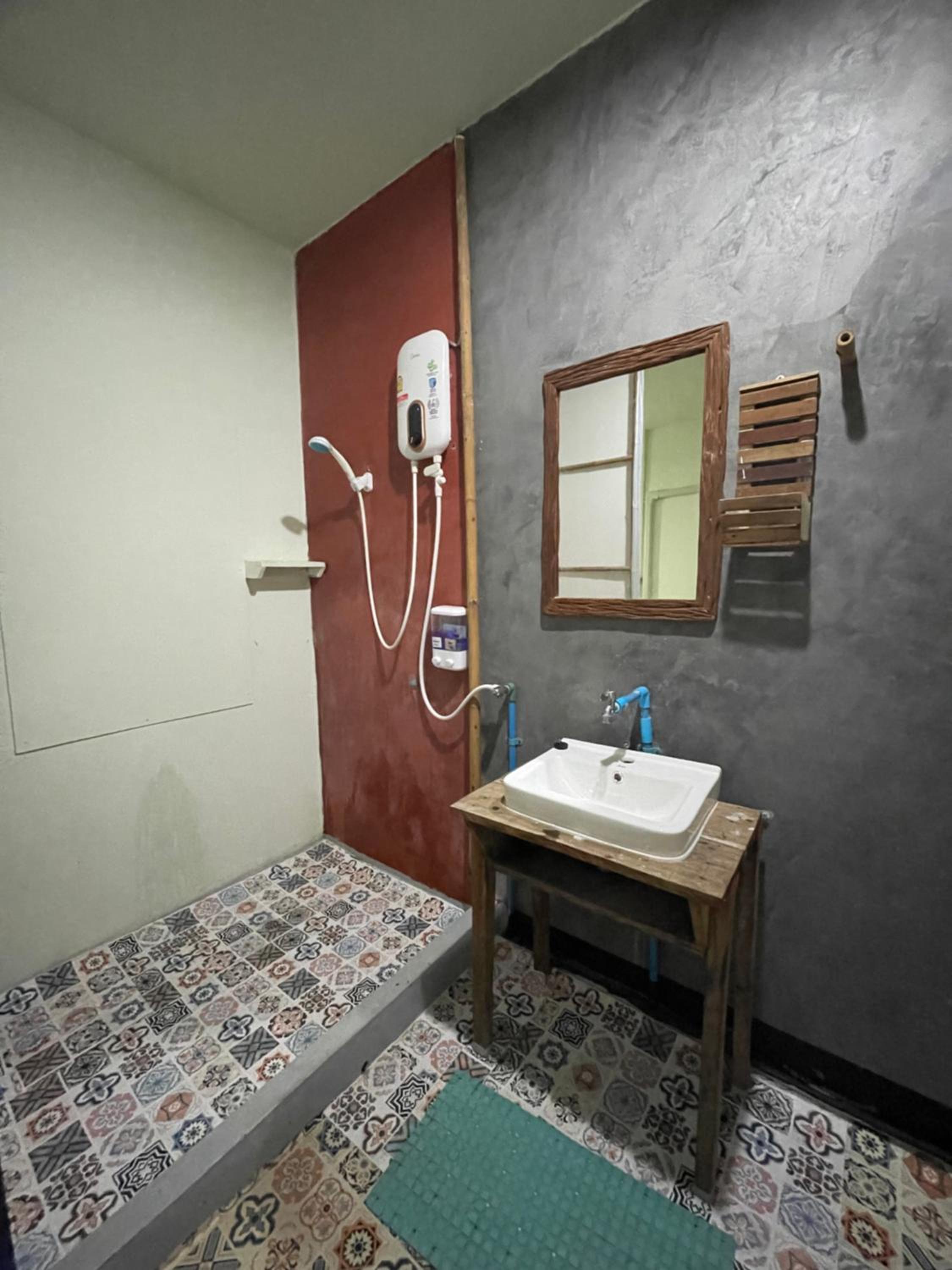 Standard Double Room - Photo 13