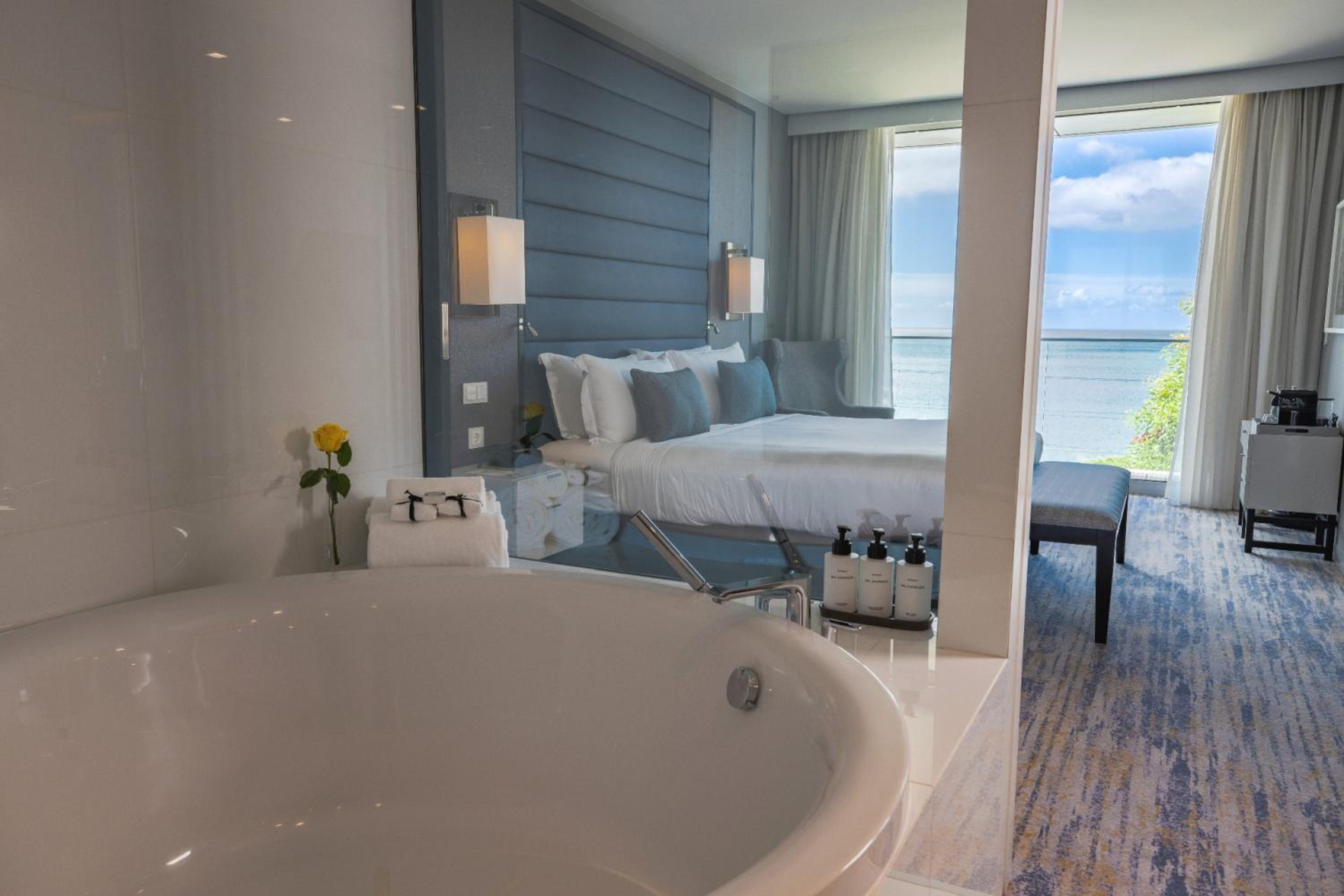 One Bedroom Suite (Non Smoking)