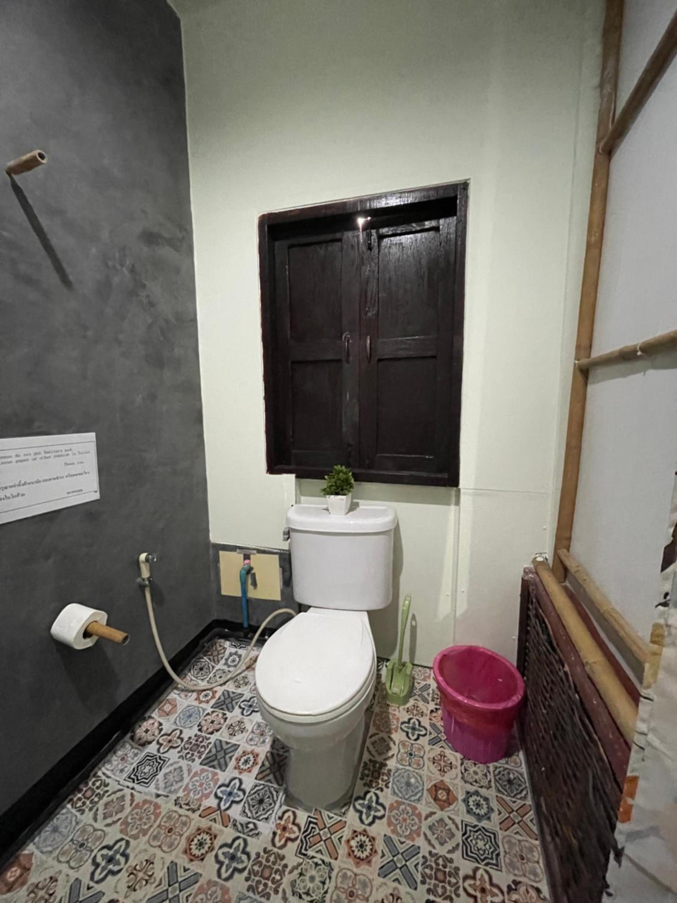 Standard Double Room - Photo 11