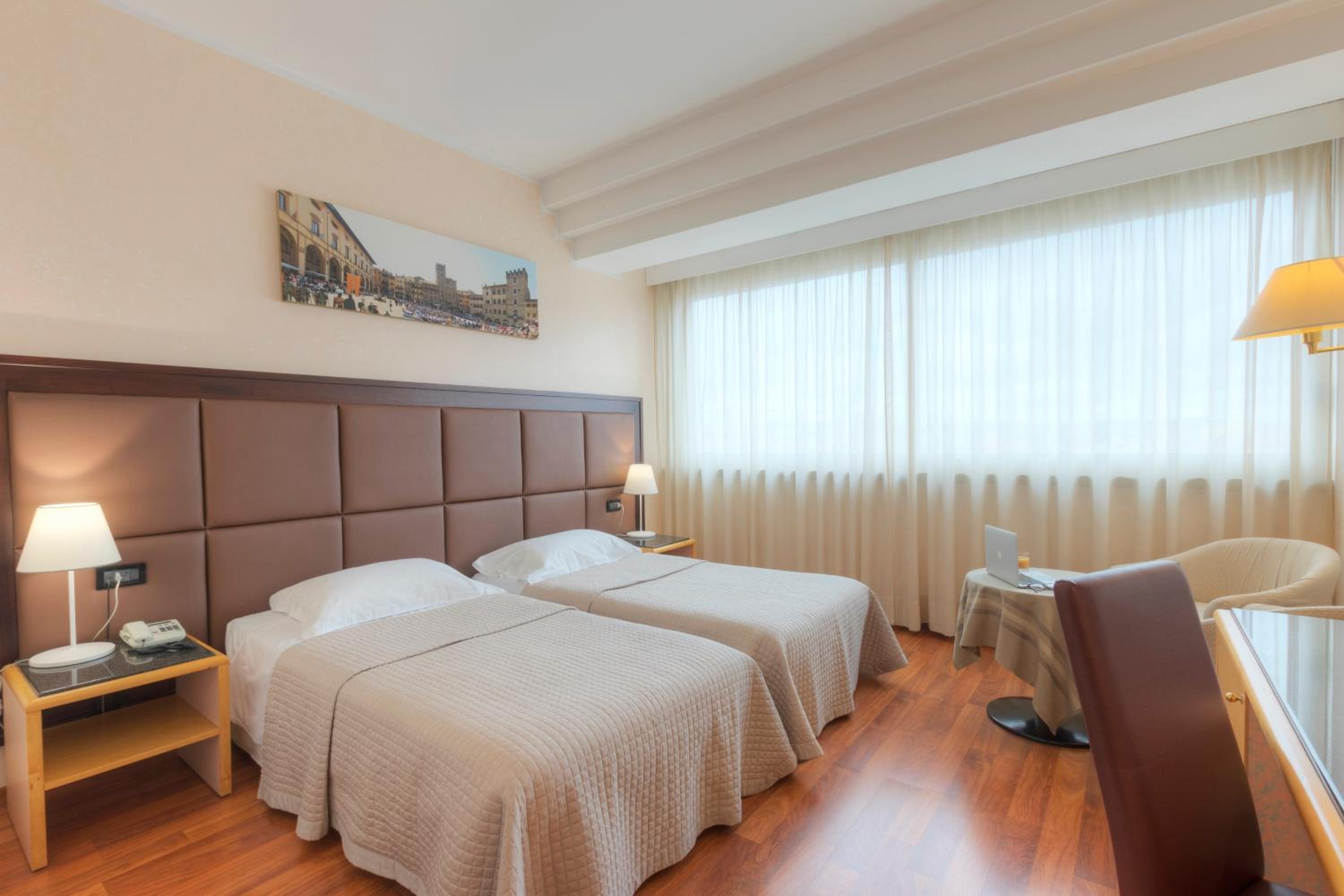 Standard Twin Room - Photo 1
