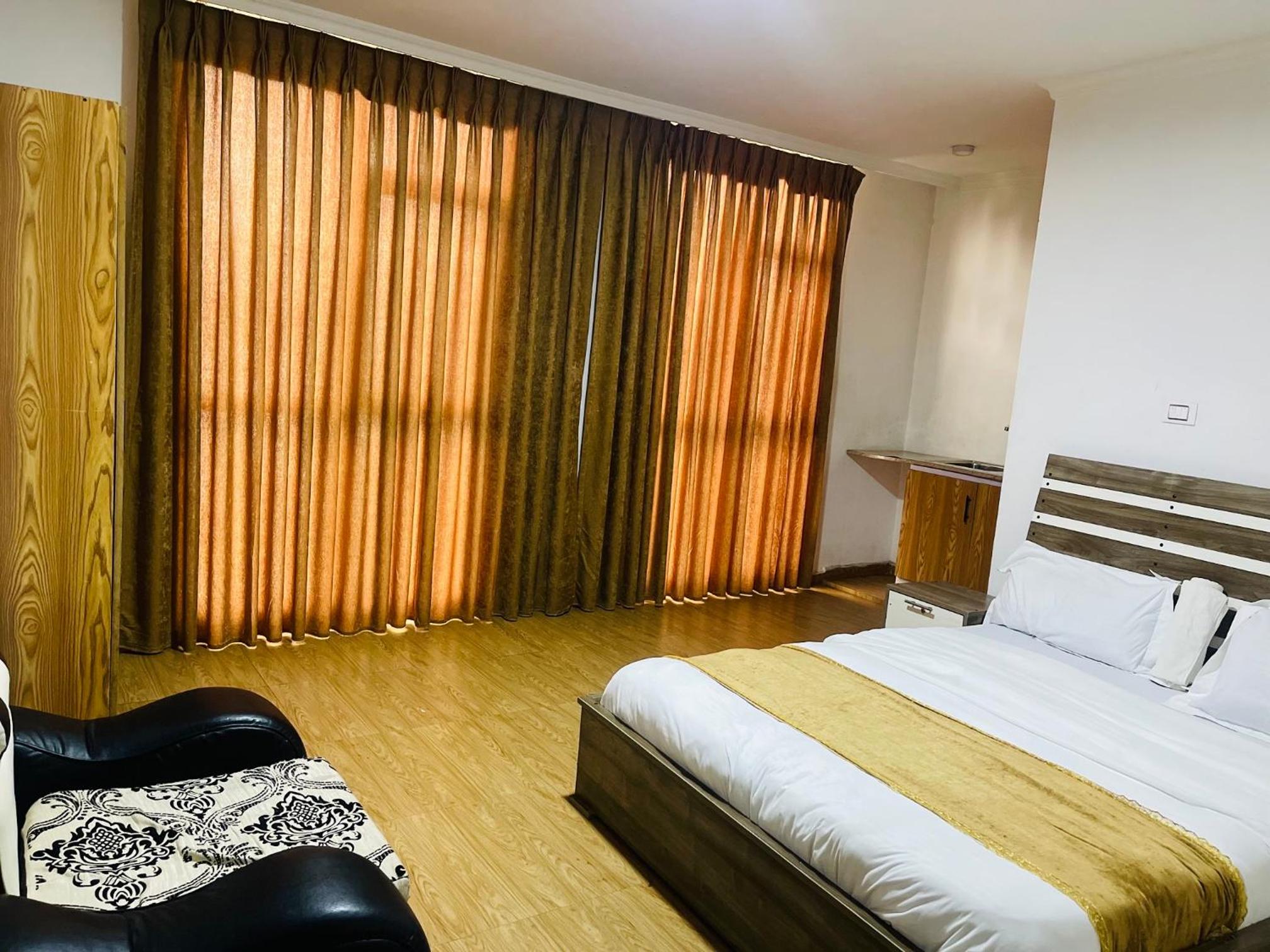 Large Single Room photo 1