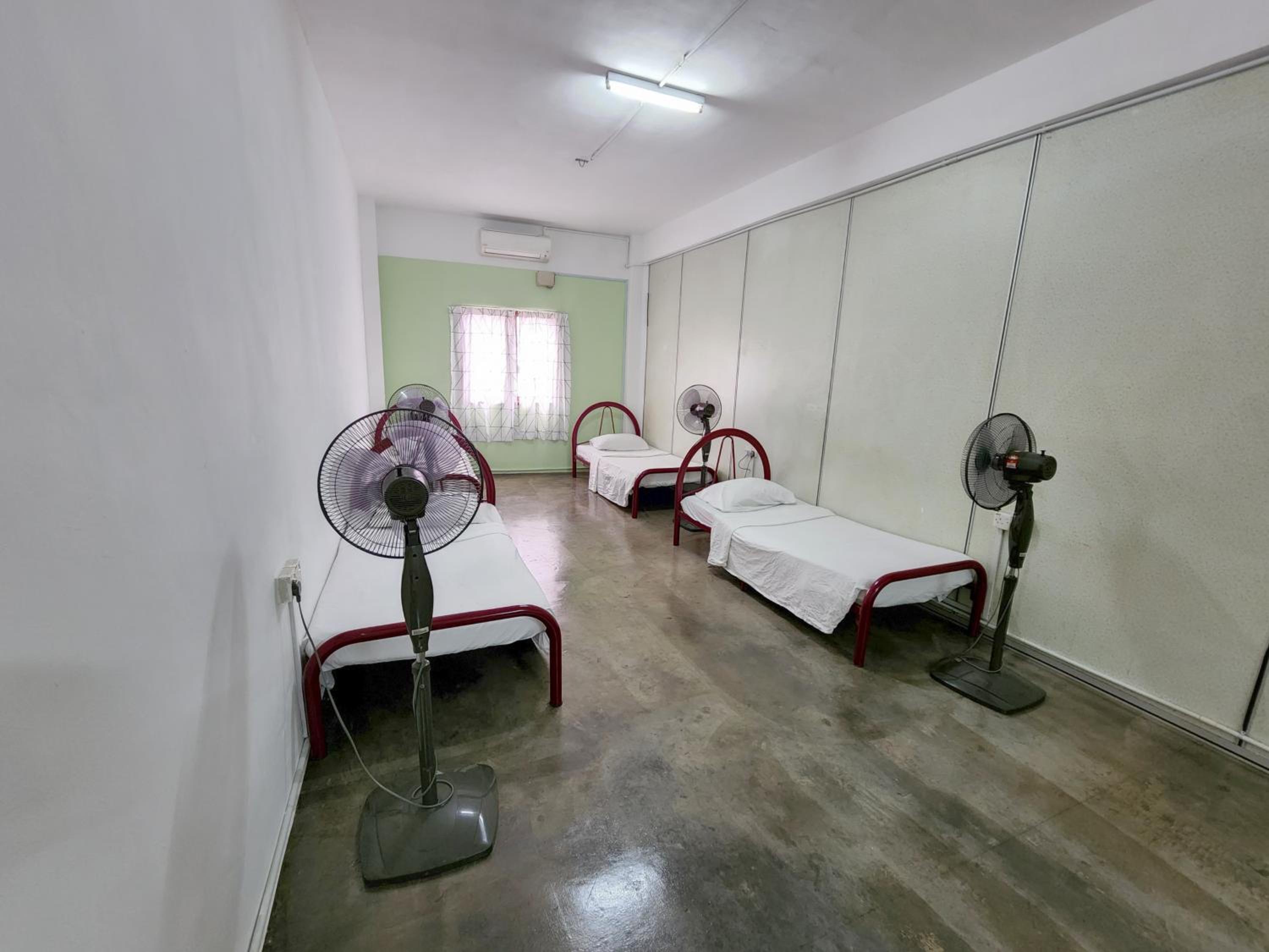 Single Bed in Mixed Dormitory Room