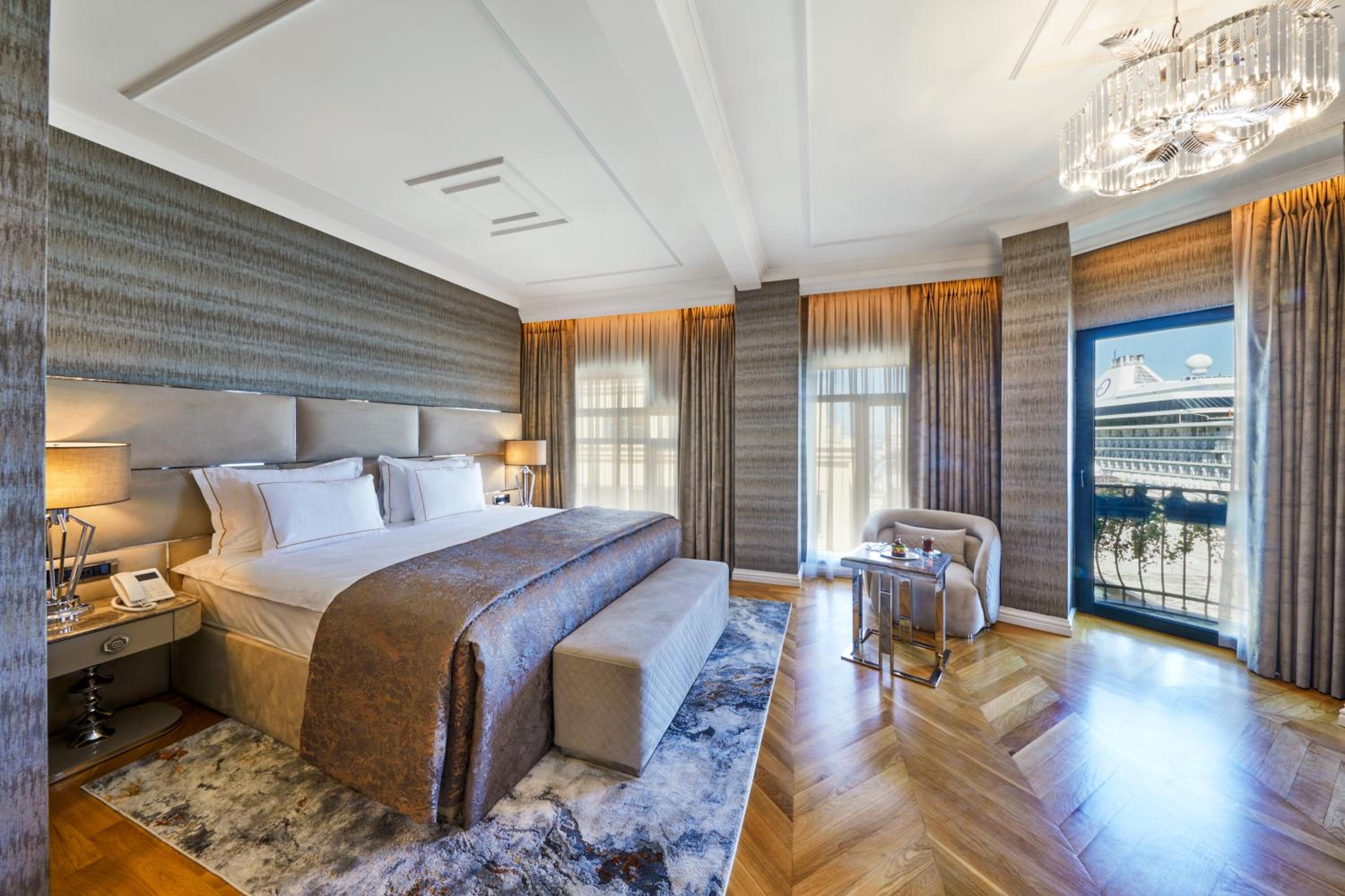 Corner Suite with Partially Sea View and Balcony