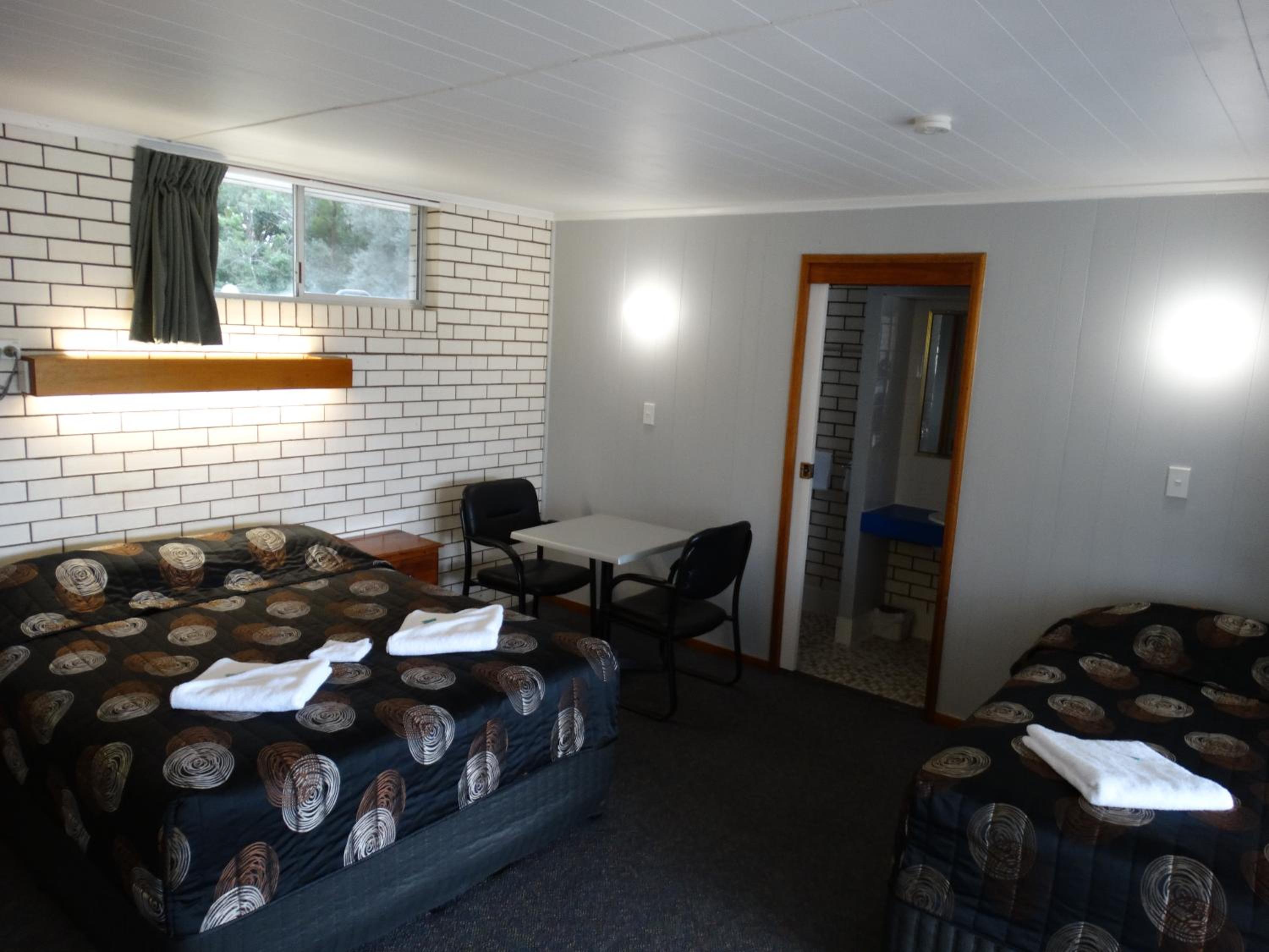 Standard Twin Room - Photo 3