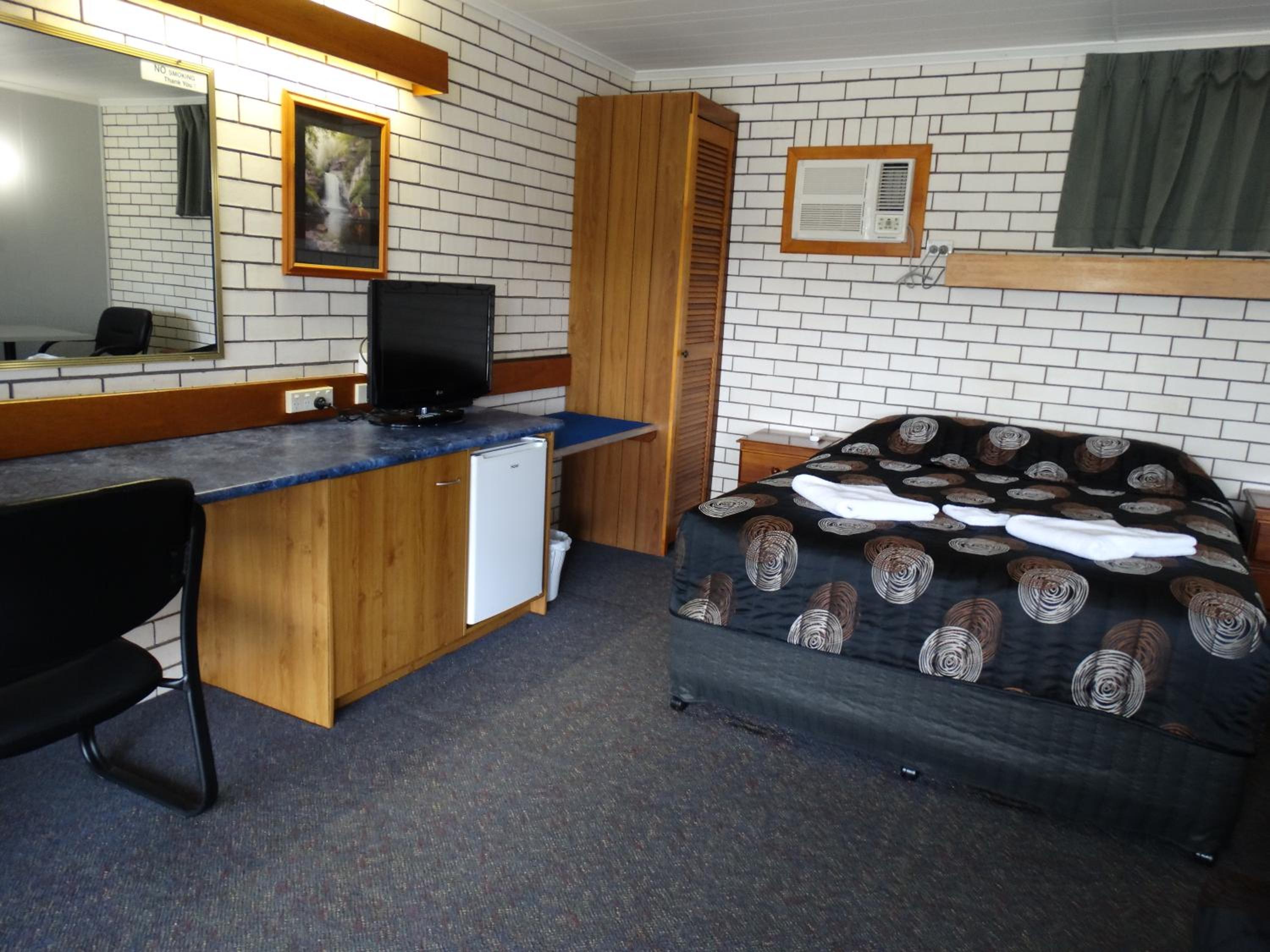 Standard Twin Room - Photo 4