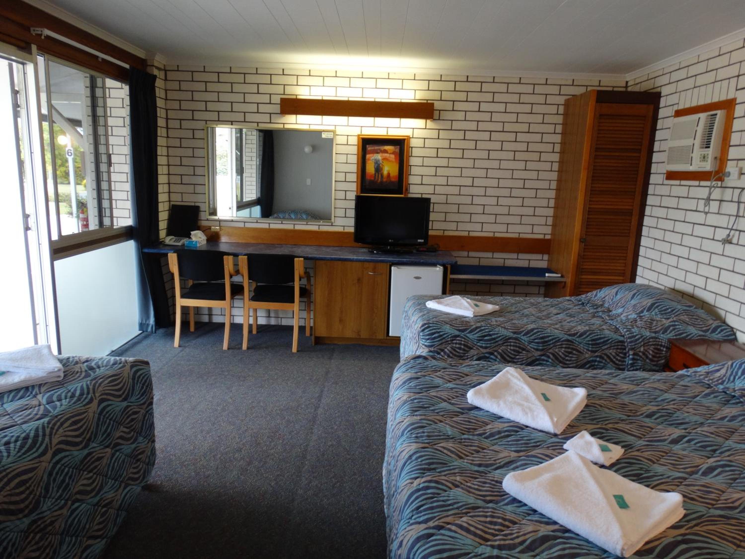 Family Room - Photo 4