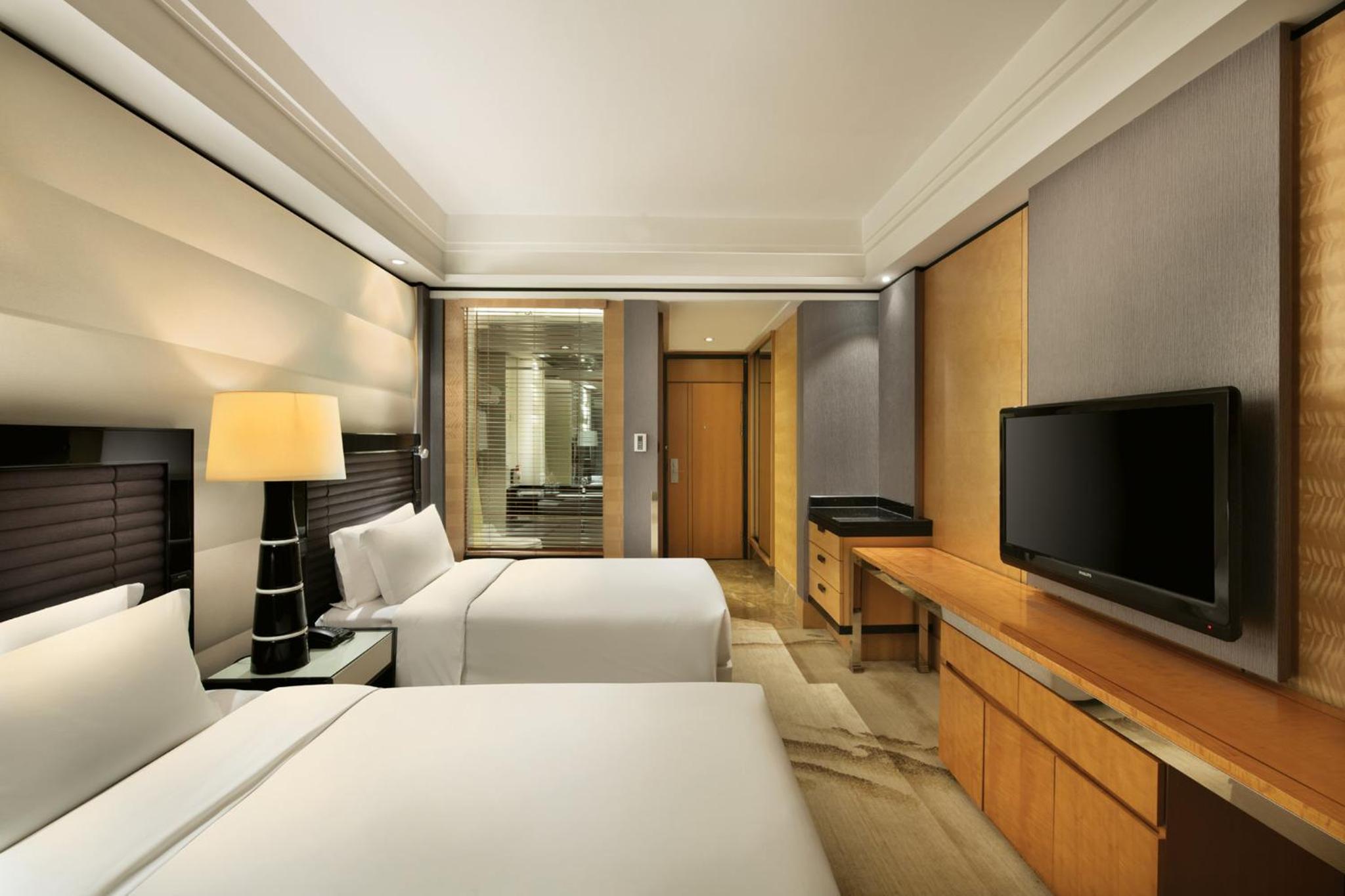 Premium Double Room with Two Double Beds - Photo 4