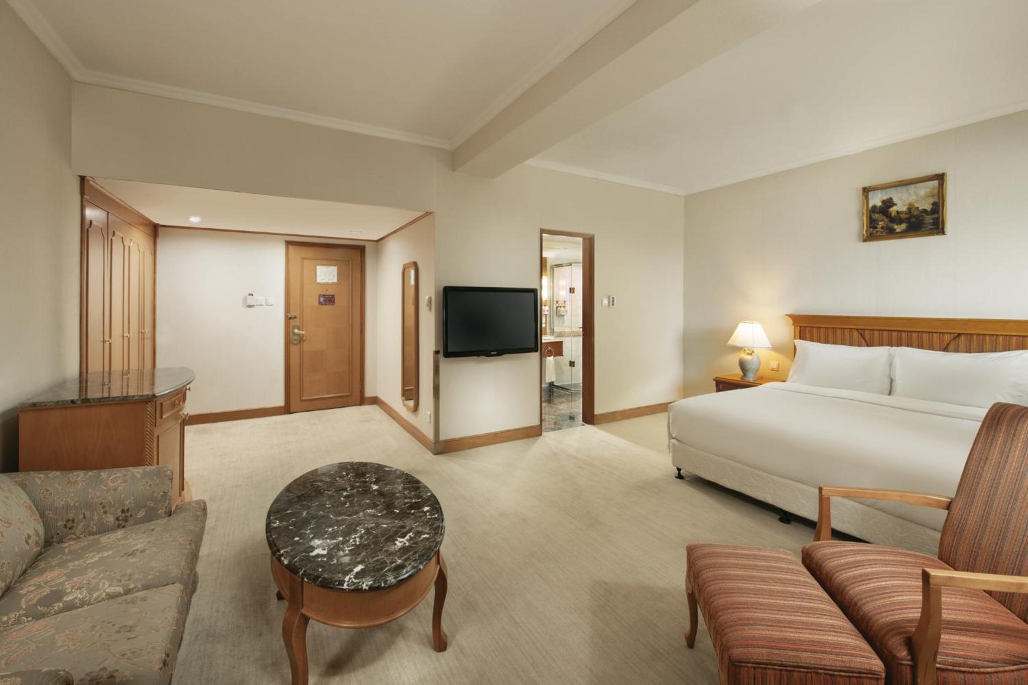 Junior King Suite photo 2
