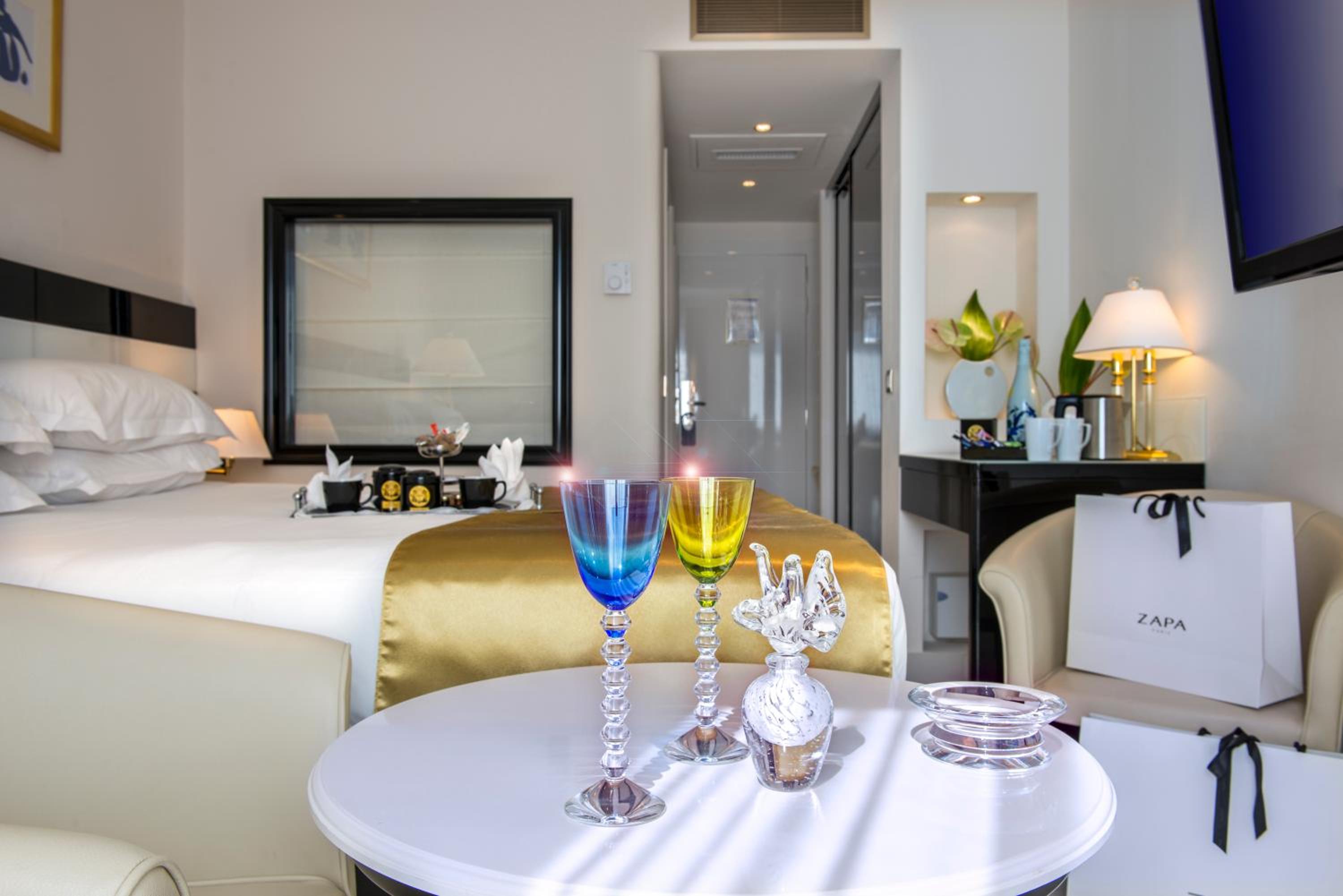Premium Double or Twin Room Park View - Photo 2