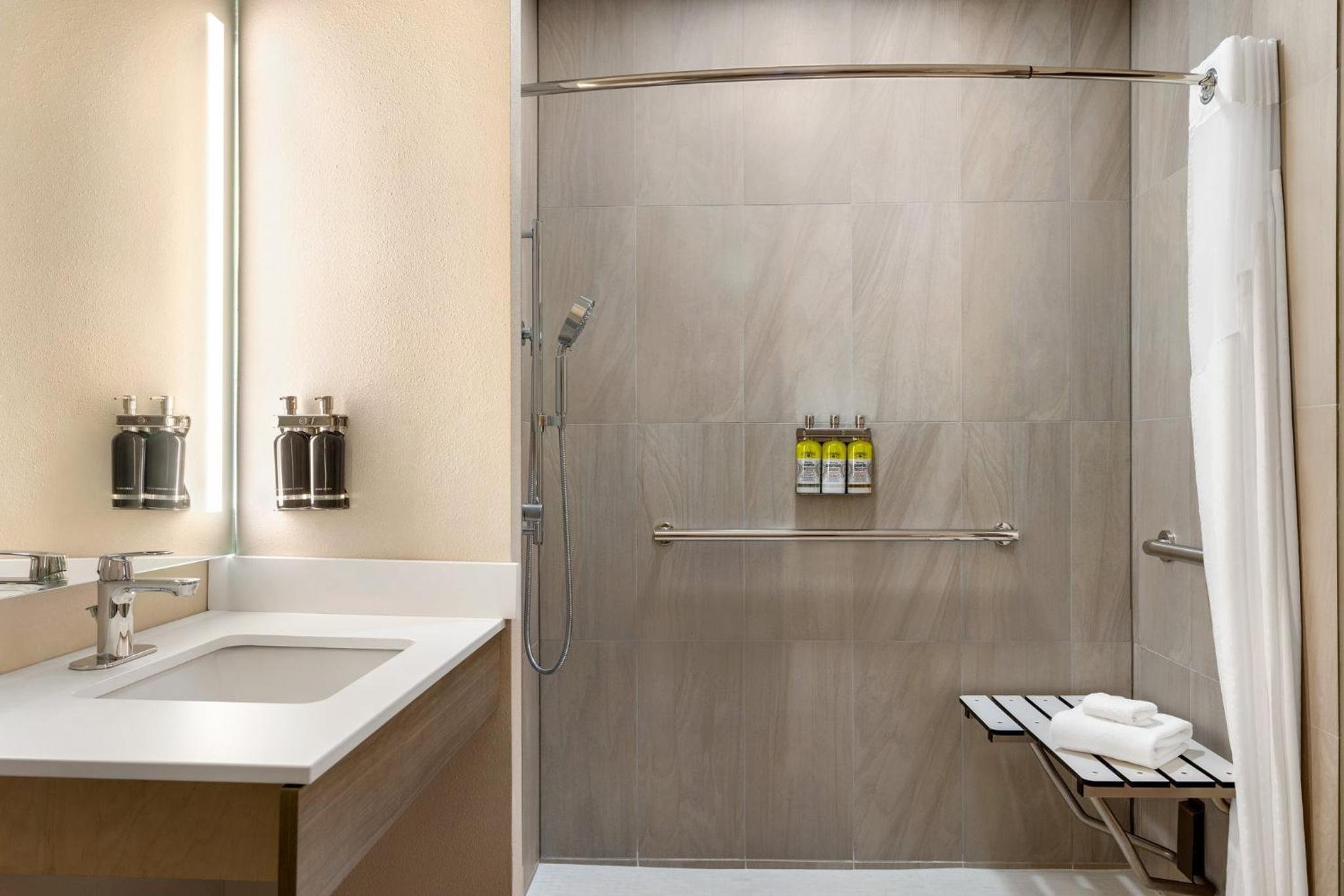 Standard King Room with Mobility Accessible Roll-In Shower - Photo 2