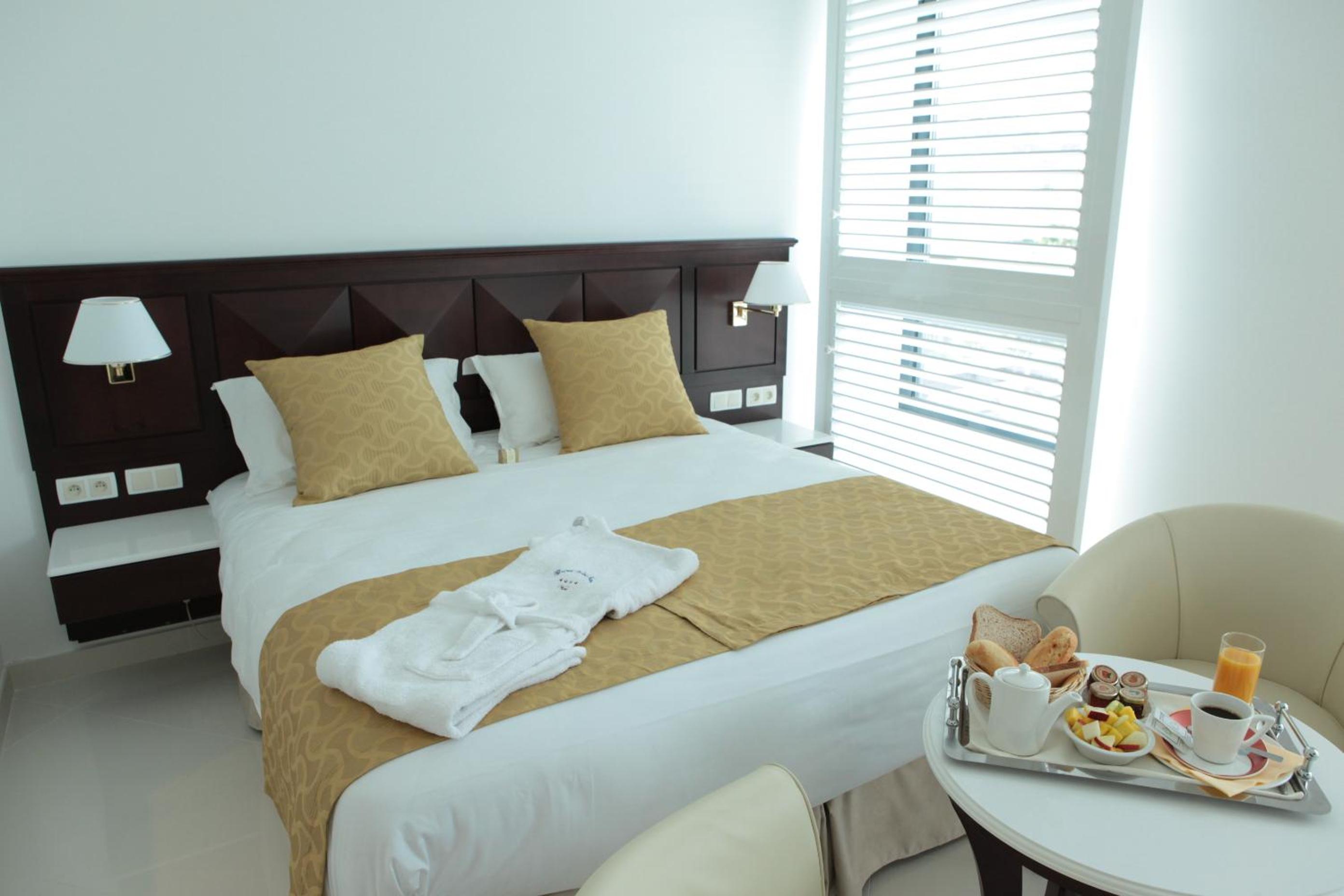 Exclusive Double or Twin Room with Park View - Photo 4