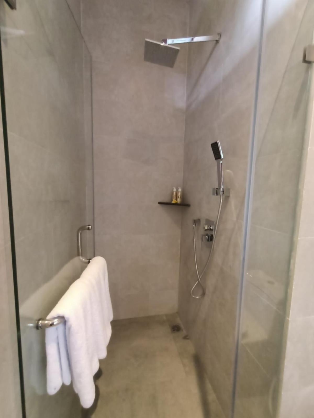 Standard Double Room - Photo 8