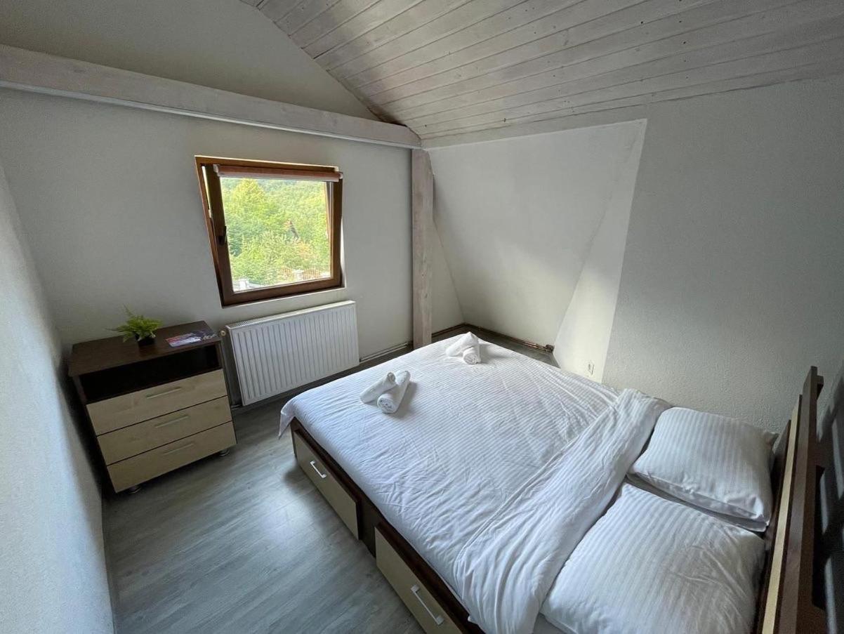 Three-Bedroom House photo 2