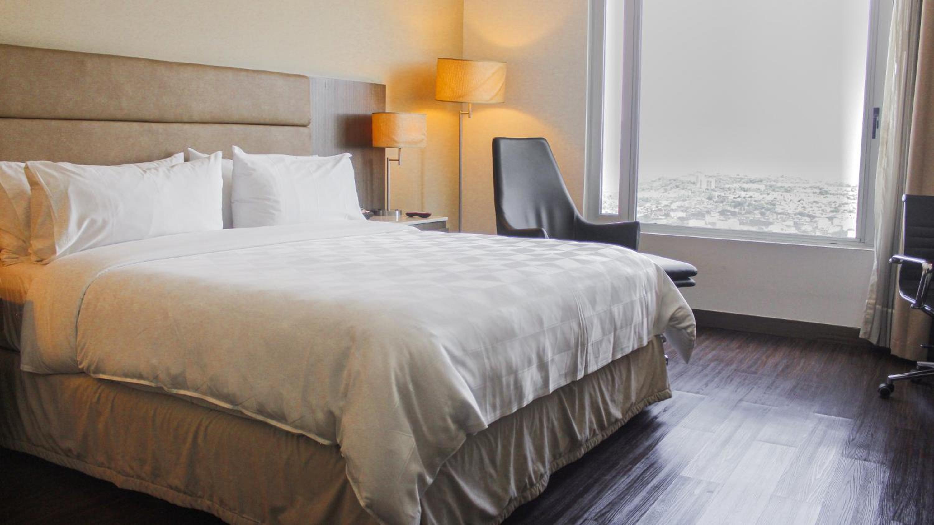 Standard King Room photo 3