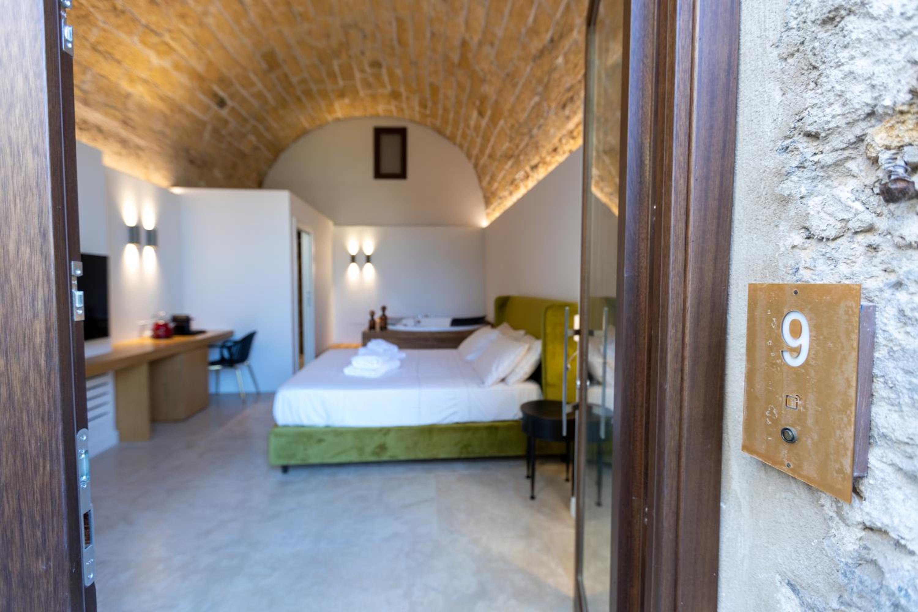 King Room with Spa Bath