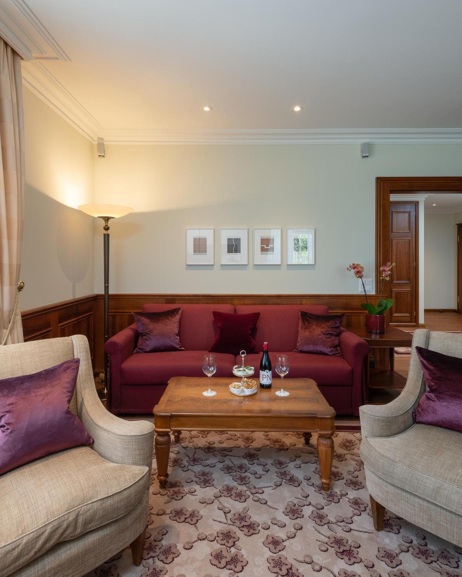 Suite with Lake View