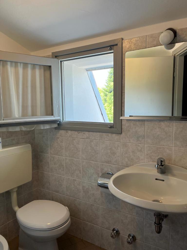 Twin Room with Balcony - Photo 4