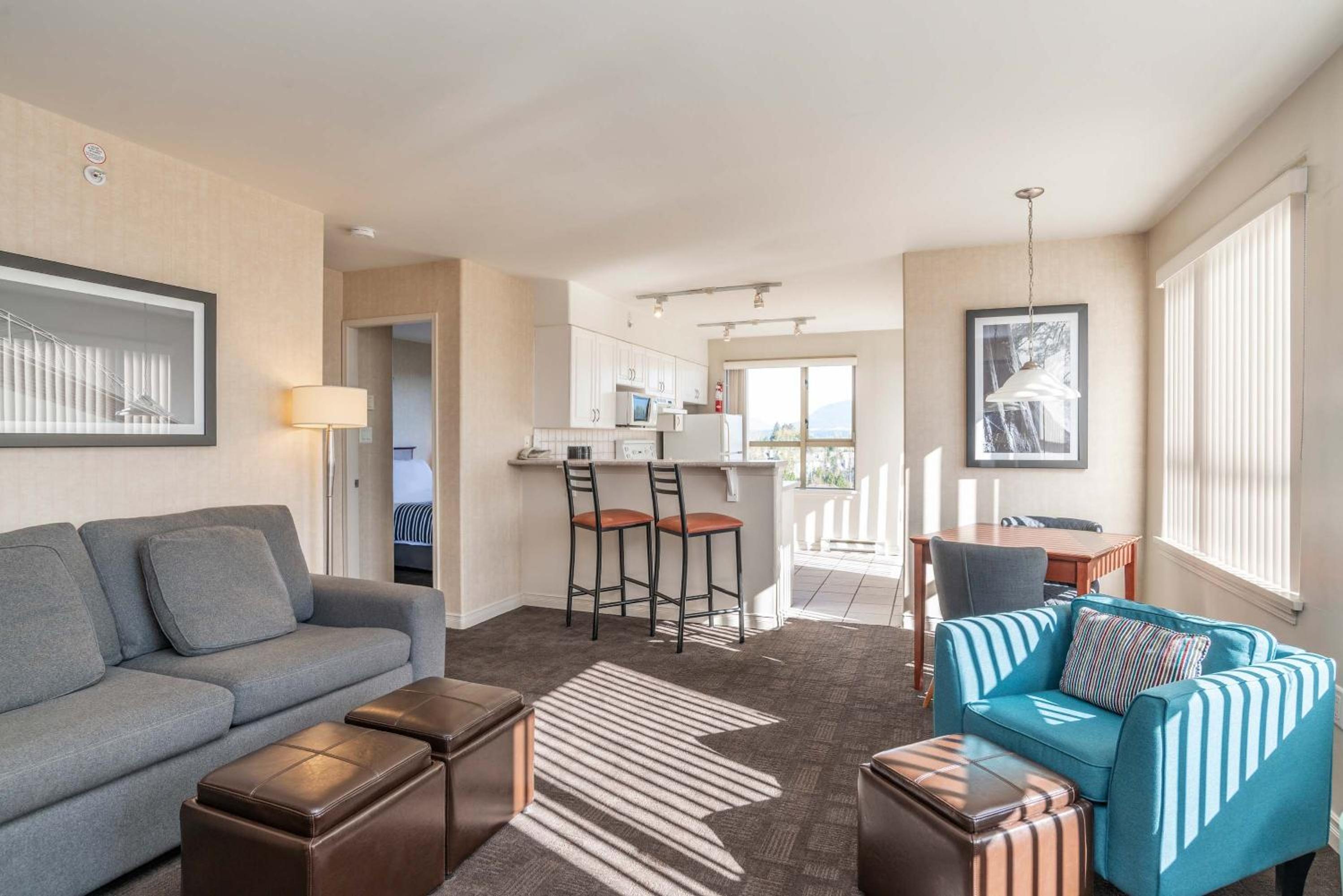 Standard Suite, 1 King Bed, Sofa Bed, Kitchen - Photo 9
