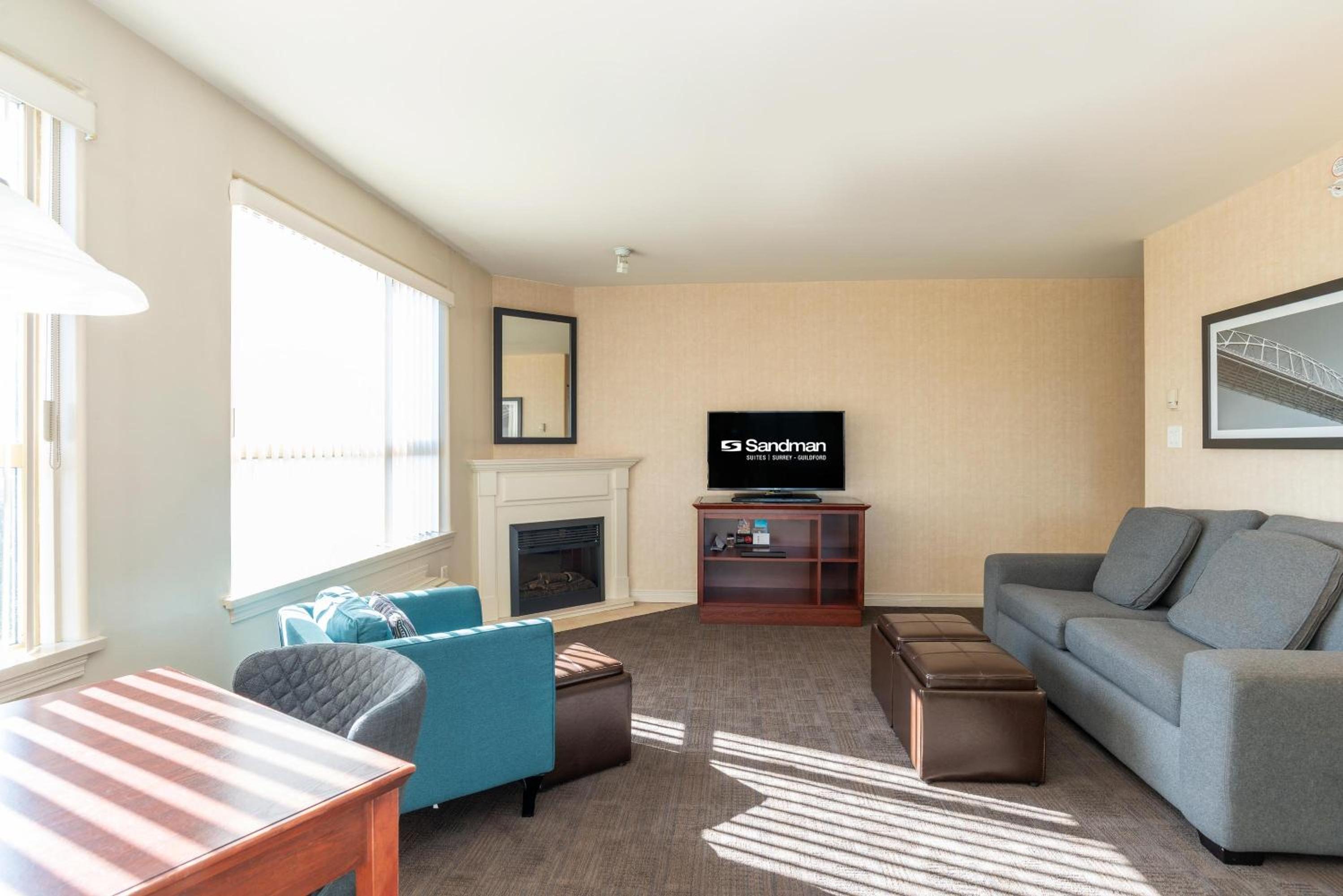 Standard Suite, 1 King Bed, Sofa Bed, Kitchen - Photo 5