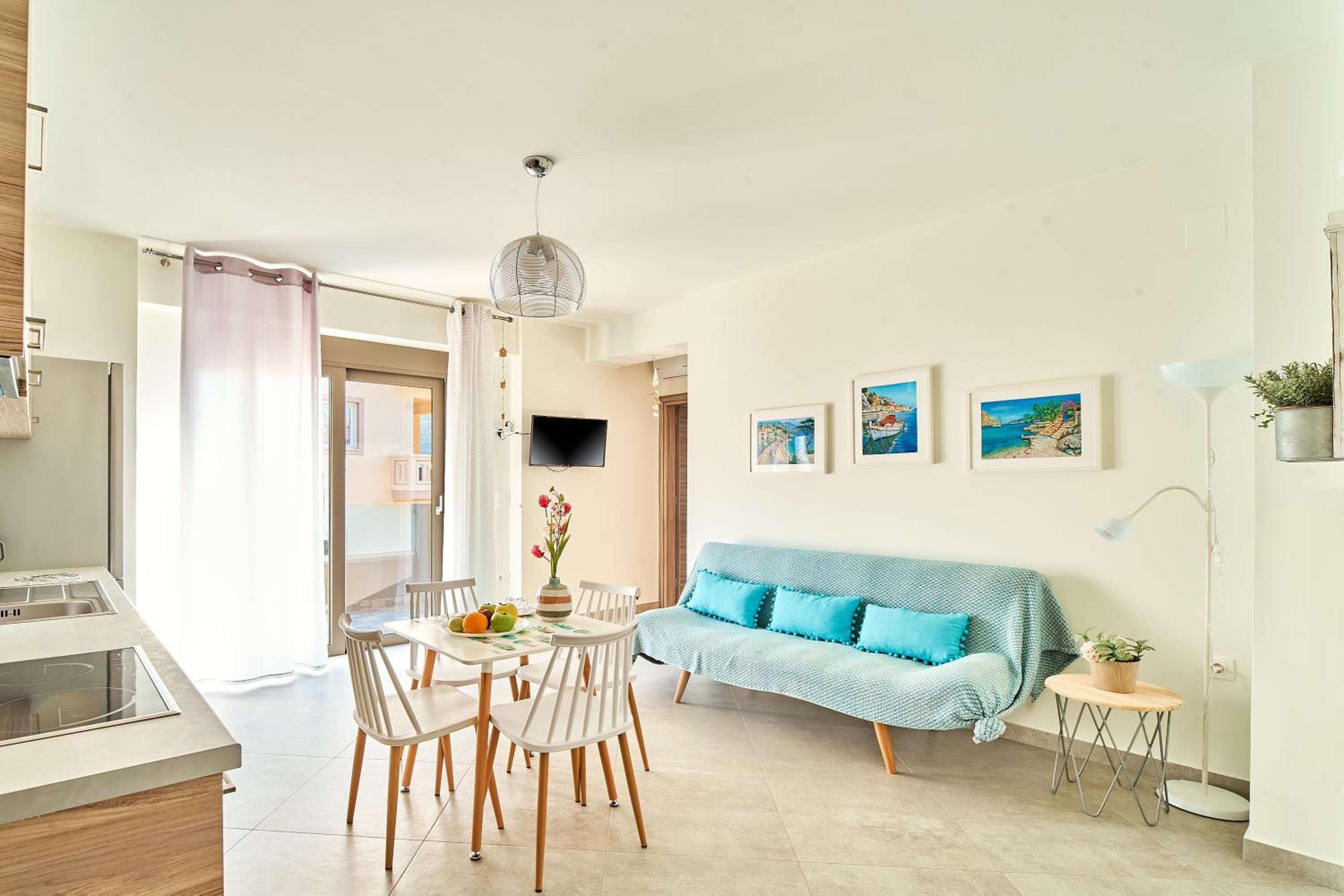 Apartment with Balcony photo 1