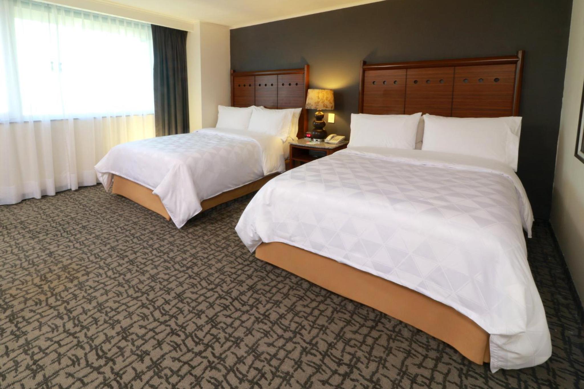 Standard Queen Room - Club Floor