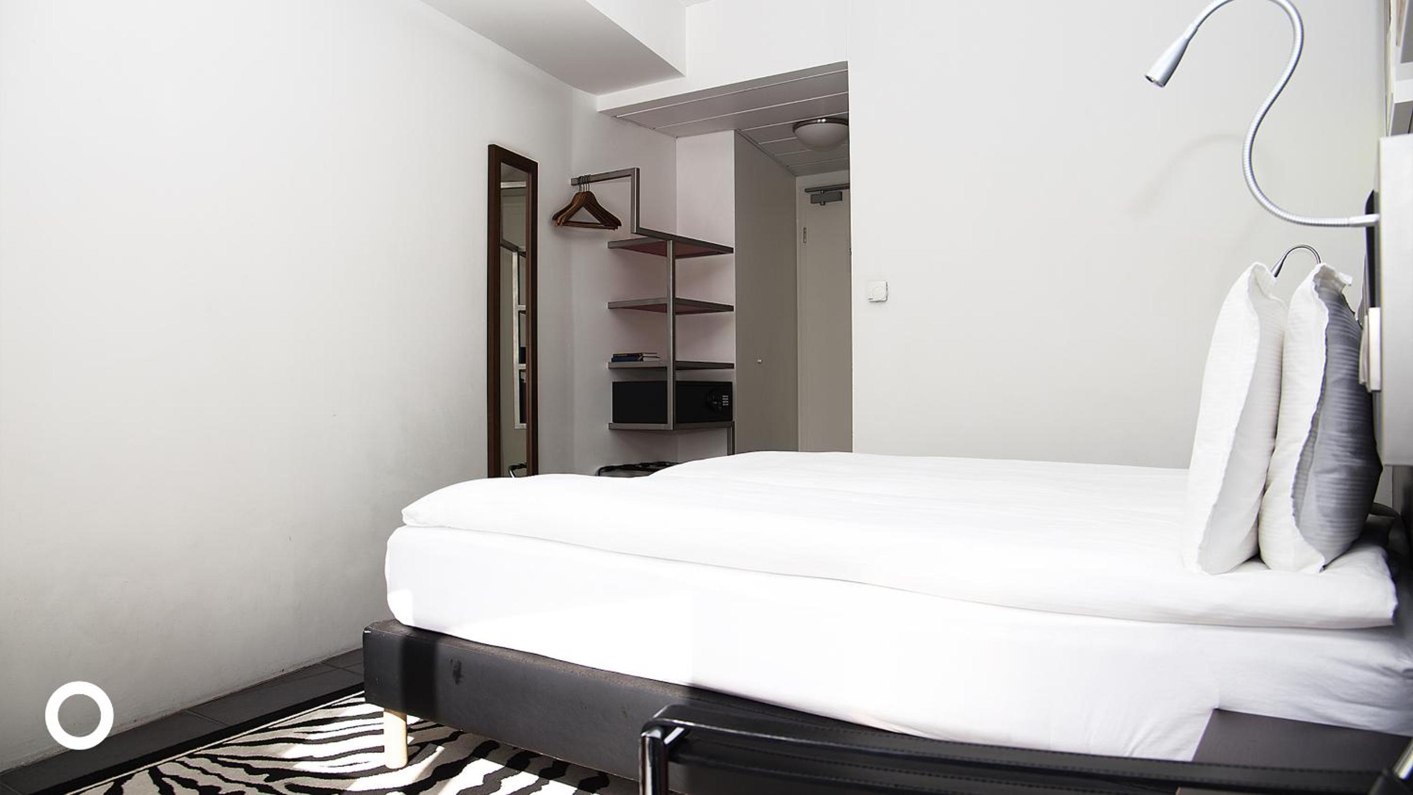 Standard Double or Twin Room - Photo 4