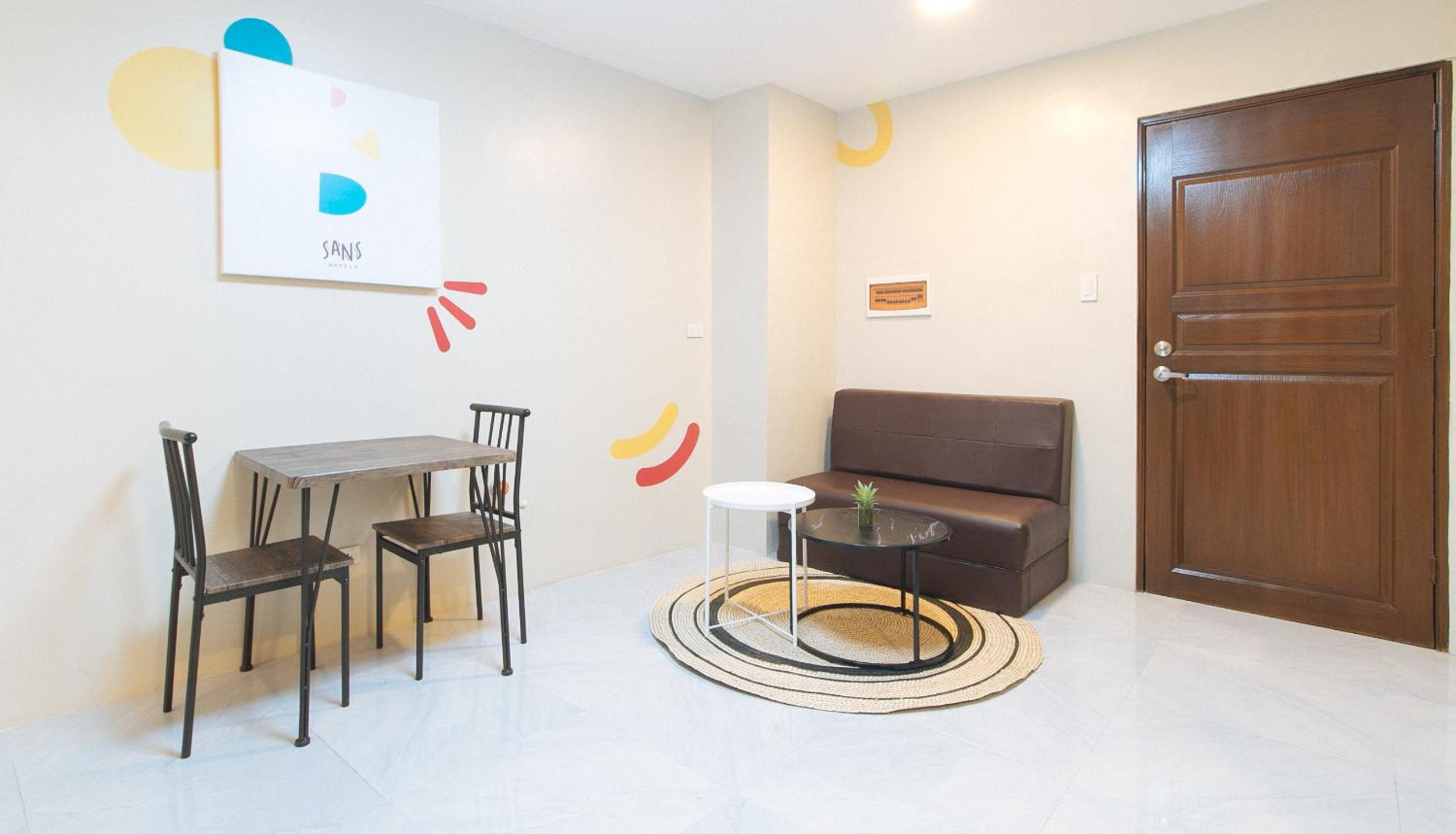 Suite - Photo 14