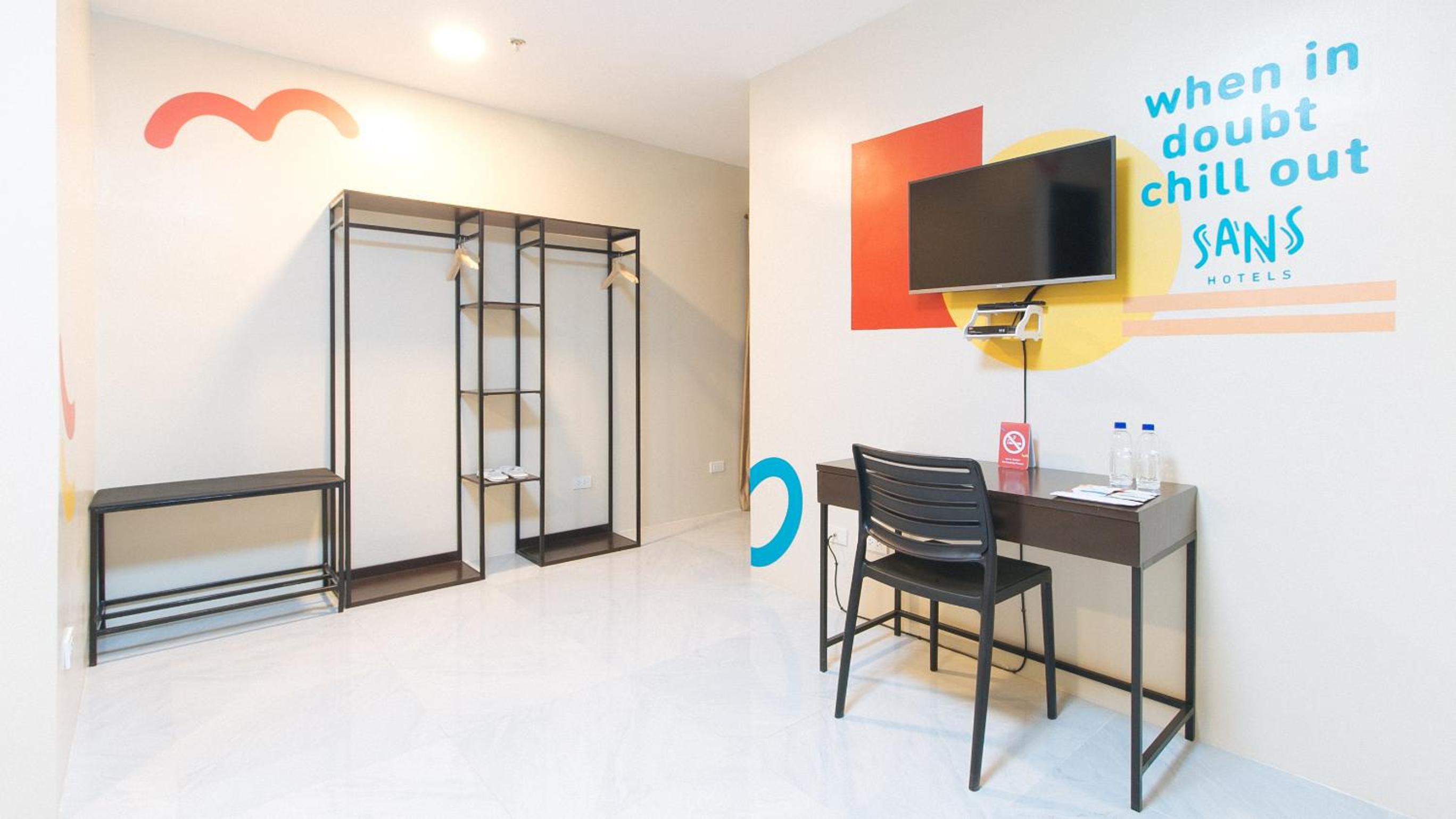 Suite - Photo 15