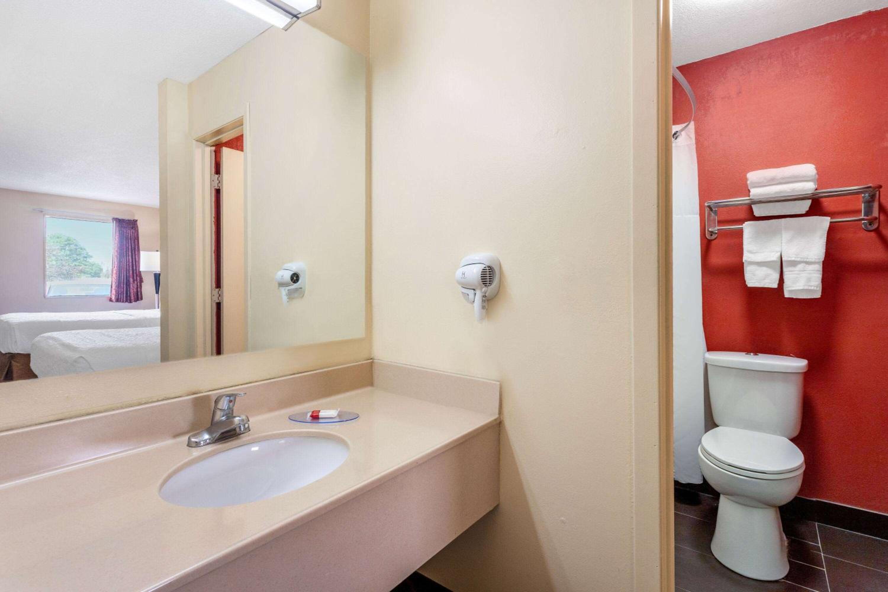 King Room - Non-Smoking - Photo 6