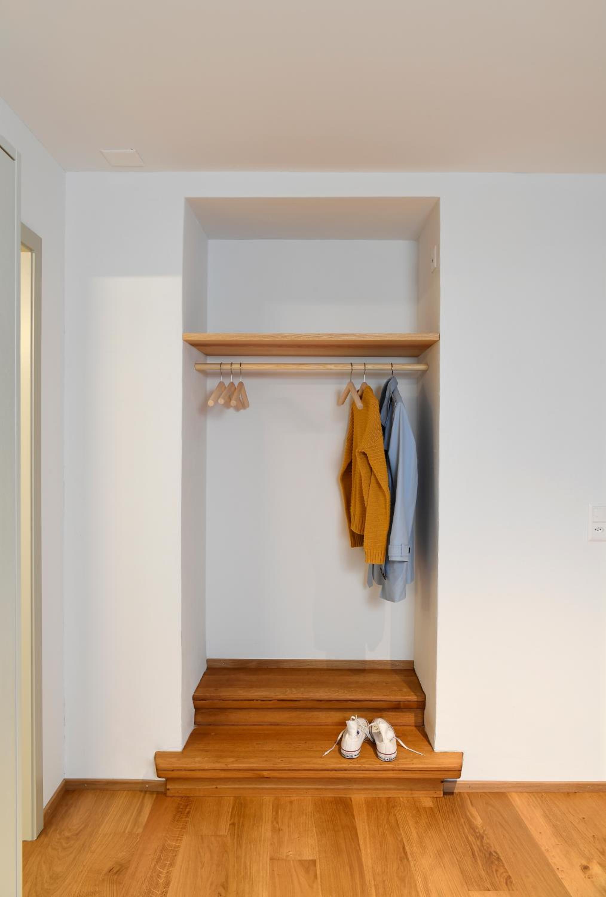 Deluxe Double Room with Balcony - Photo 4