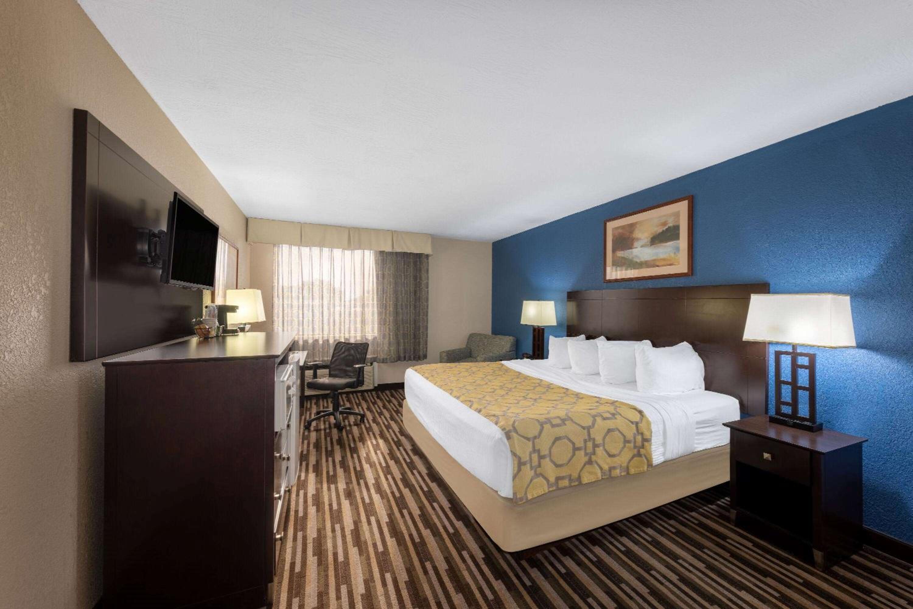 King Room - Non-Smoking - Photo 1
