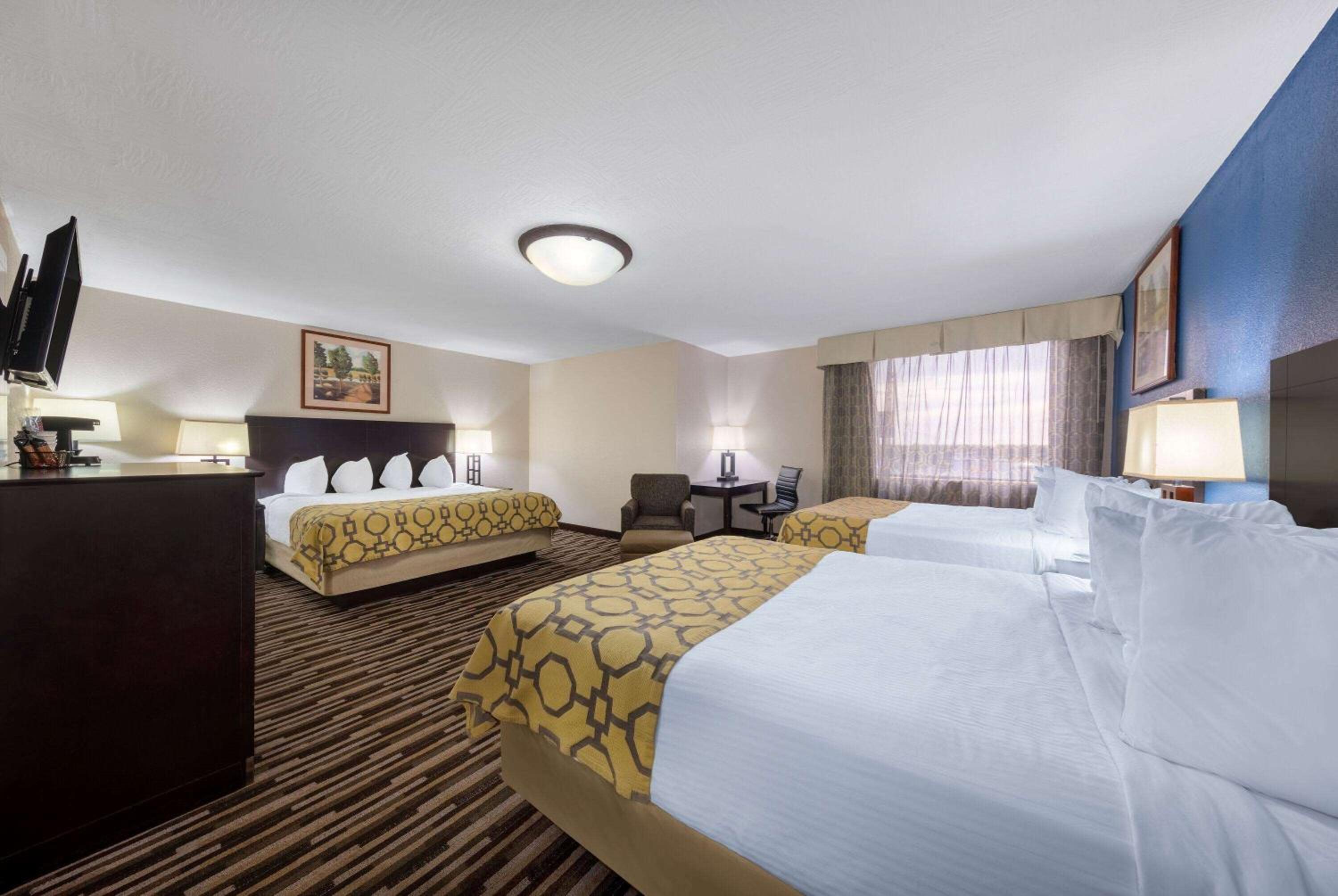 Studio King Suite with Two Queen Beds - Non-Smoking - Photo 1