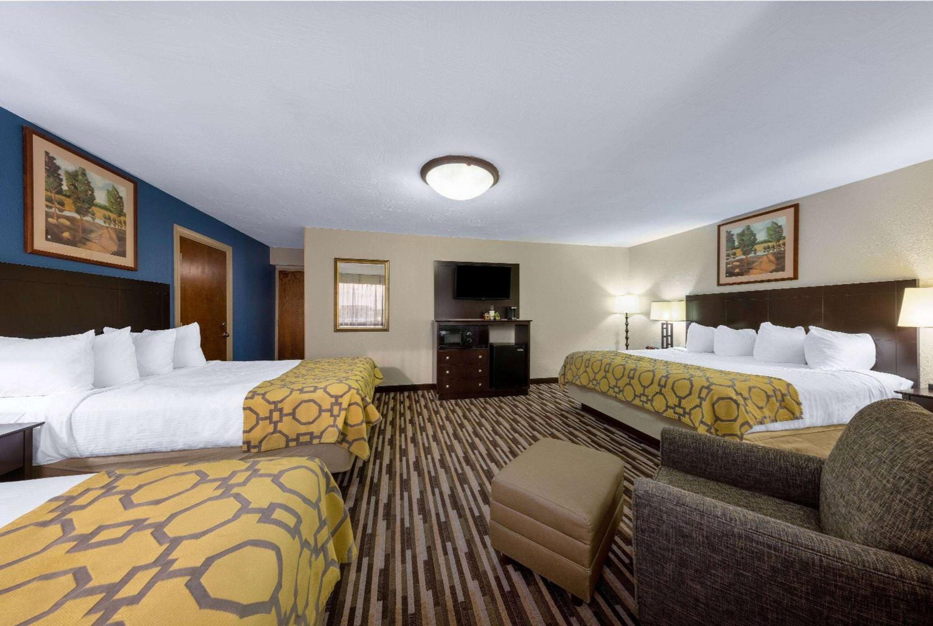 Studio King Suite with Two Queen Beds - Non-Smoking - Photo 5