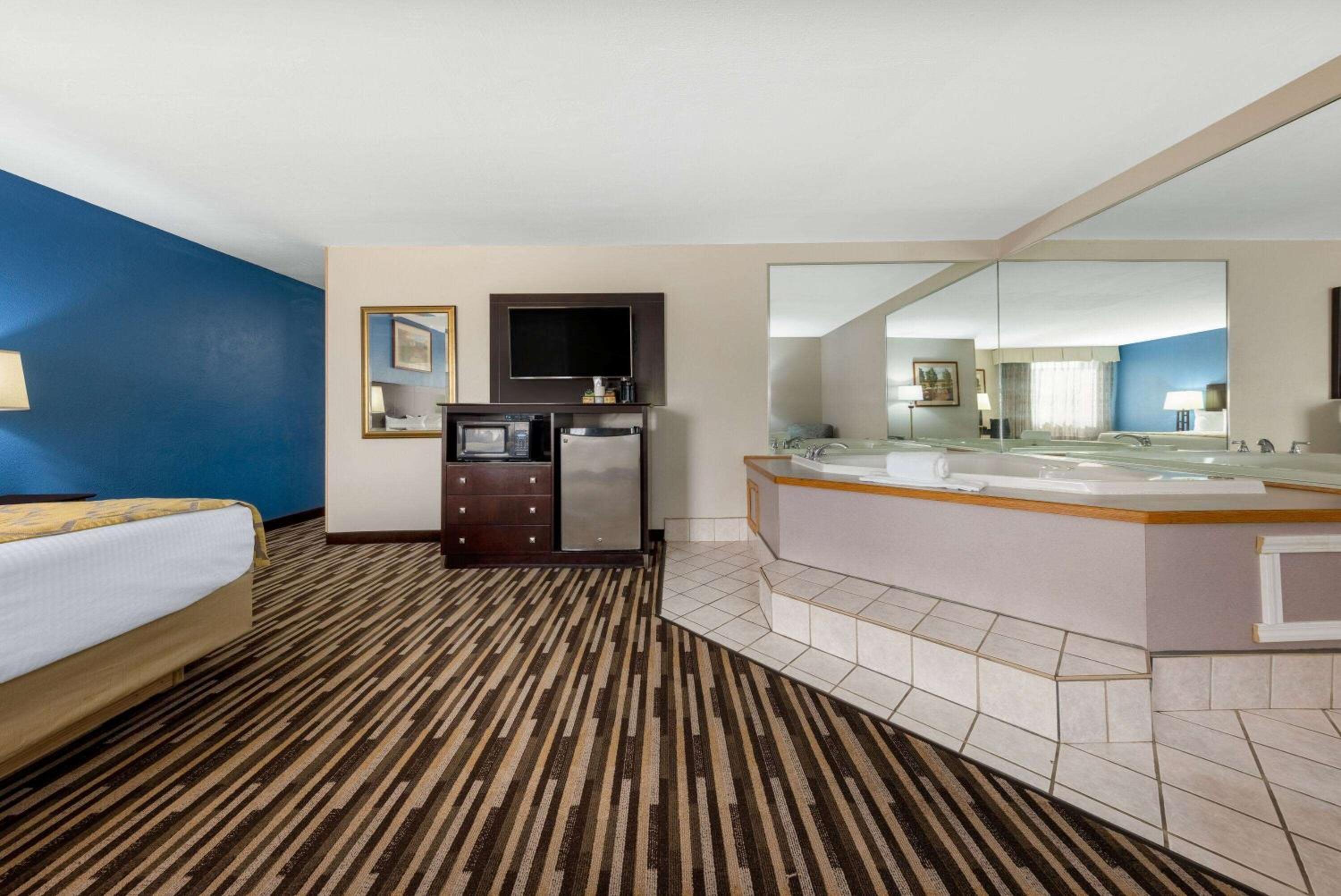 Deluxe King Studio Suite - Non-Smoking - Photo 3
