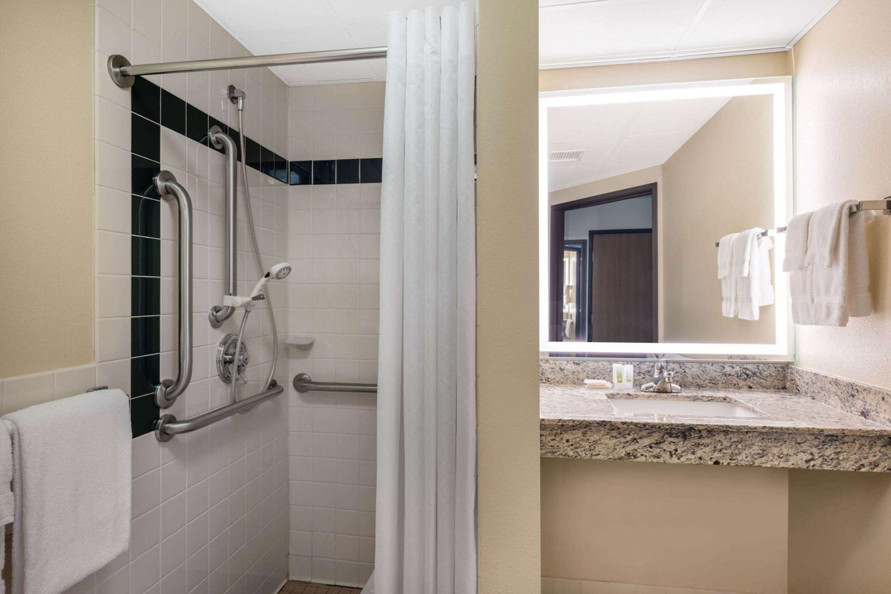 Single Room - Disability Access photo 2