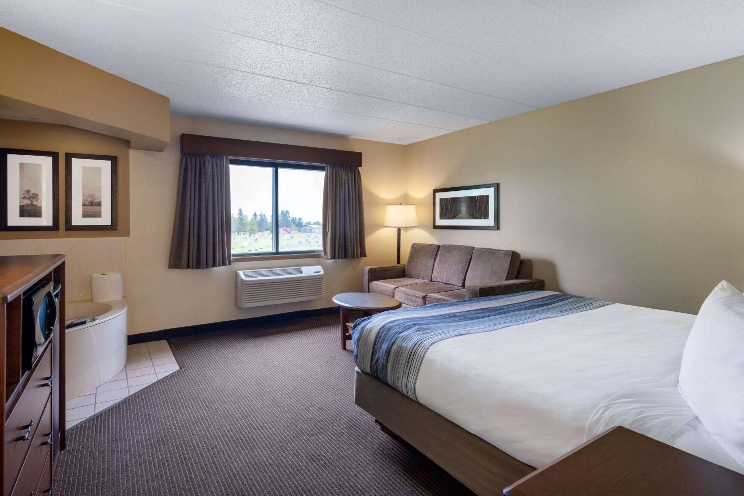 Deluxe King Suite - Non-Smoking photo 1