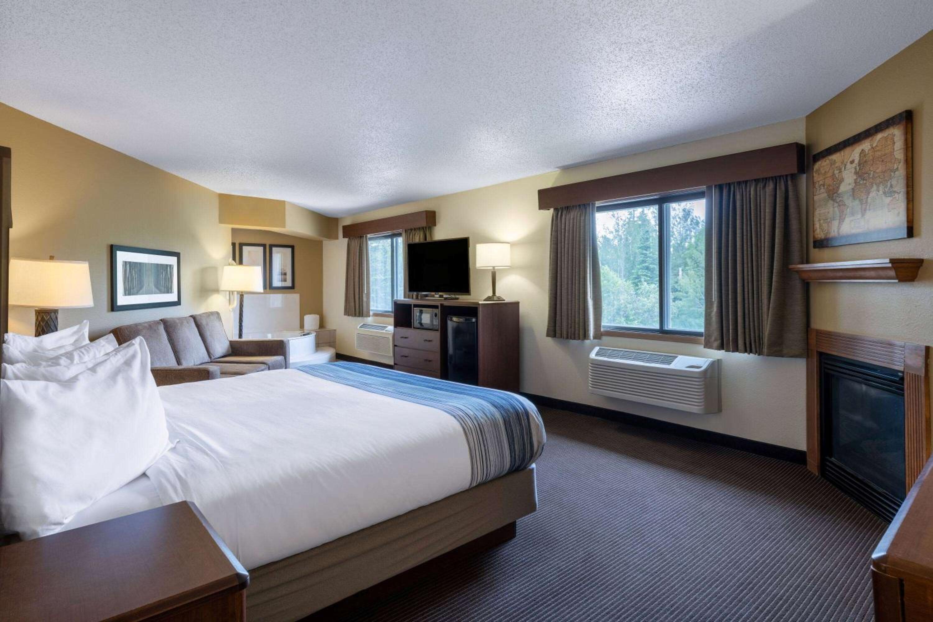 Superior King Suite - Non-Smoking photo 1