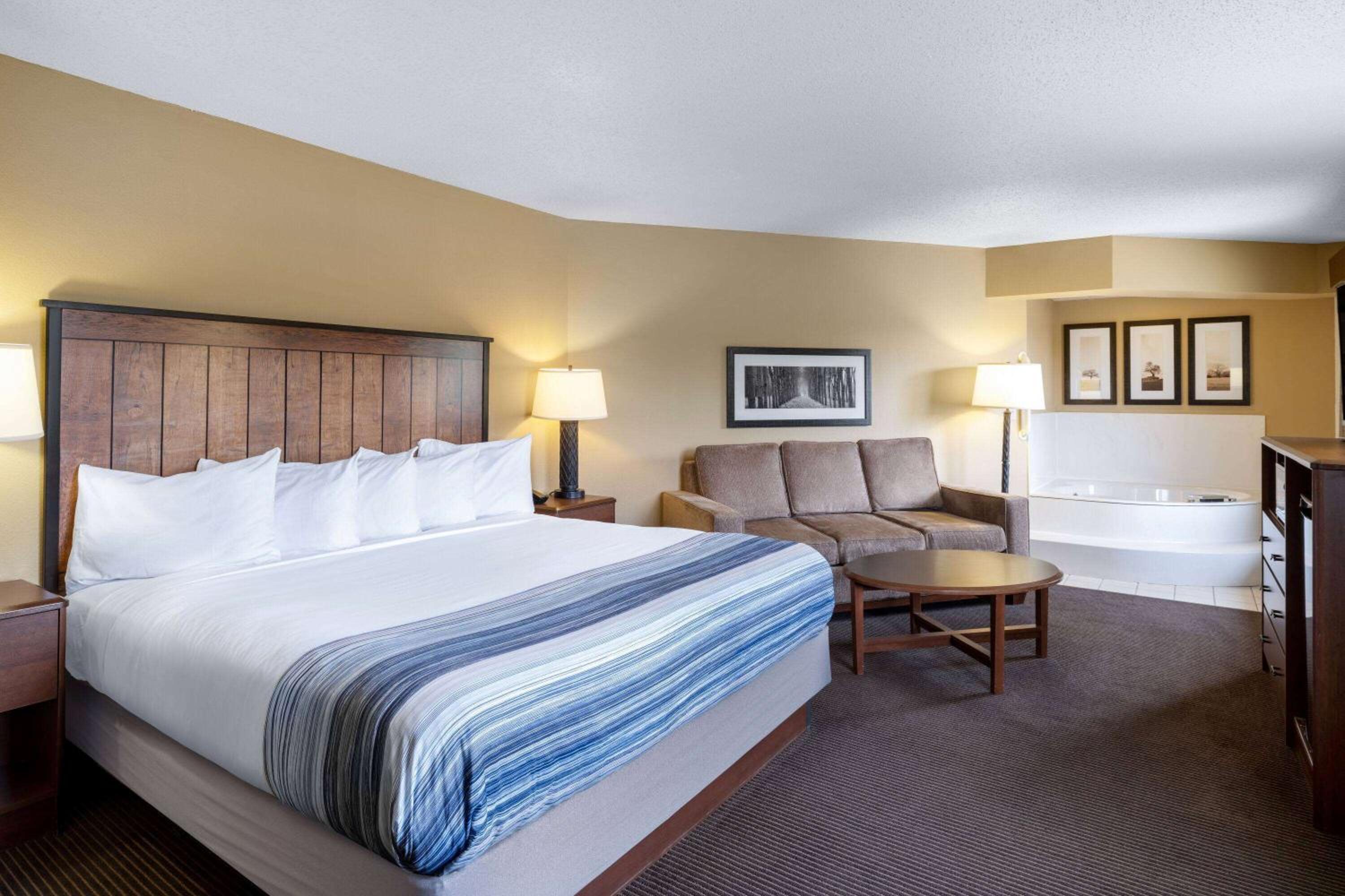 Superior King Suite - Non-Smoking photo 2