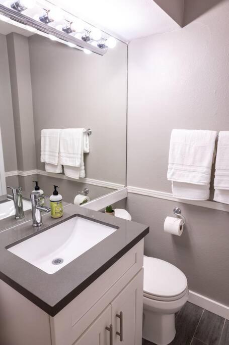 Two-Bedroom Apartment - Photo 2