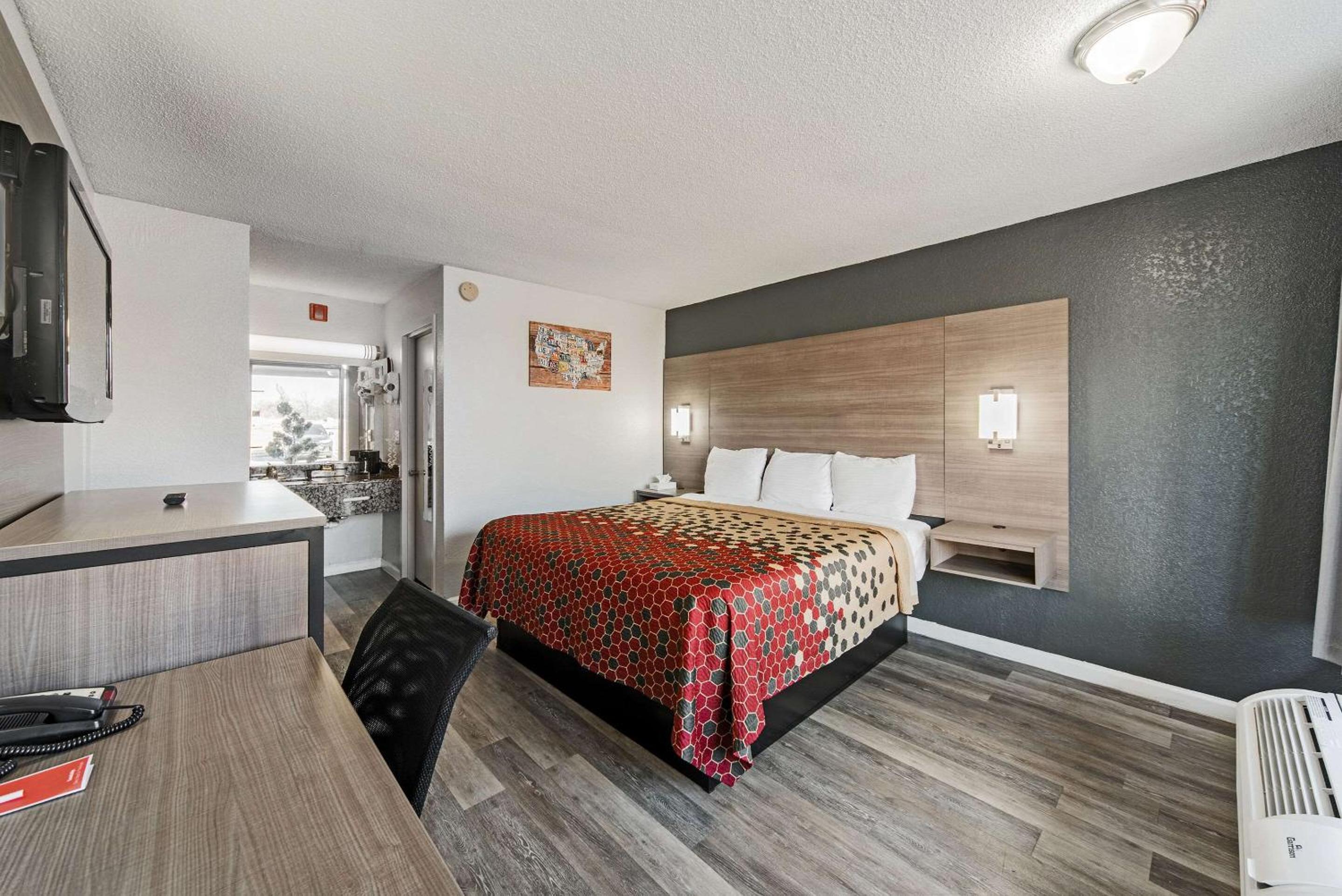 King Room - Non-Smoking - Photo 1