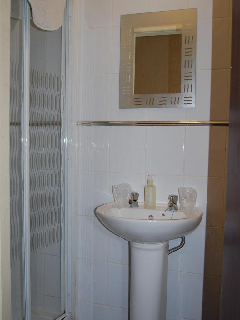 Standard Triple Room - Photo 5