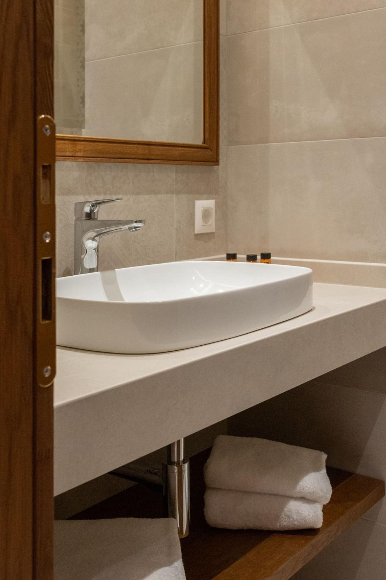 Superior Double Room - Photo 13