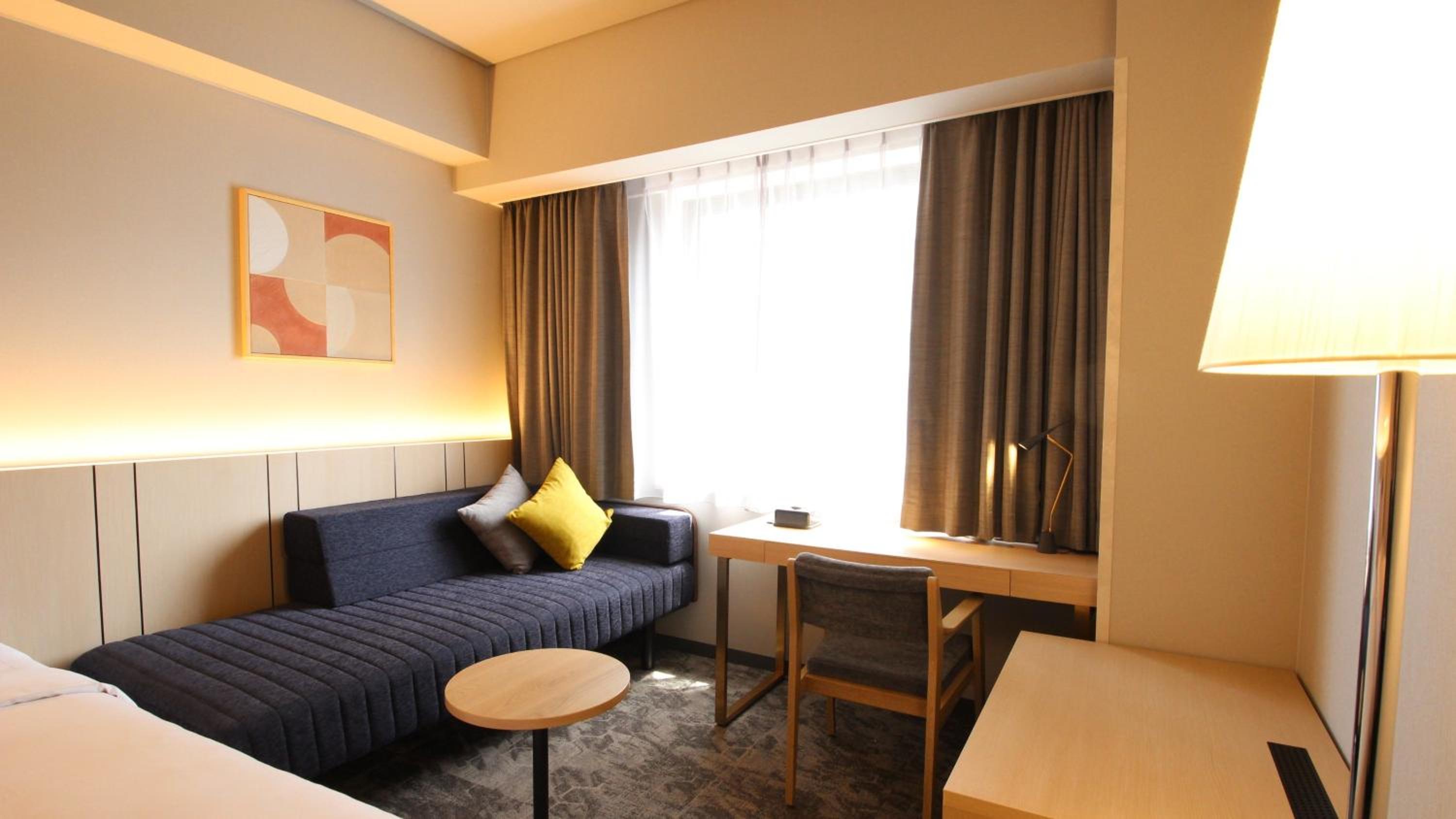 Premium Twin Room with Sofa Bed - Mid Floor/Non-Smoking - Photo 6