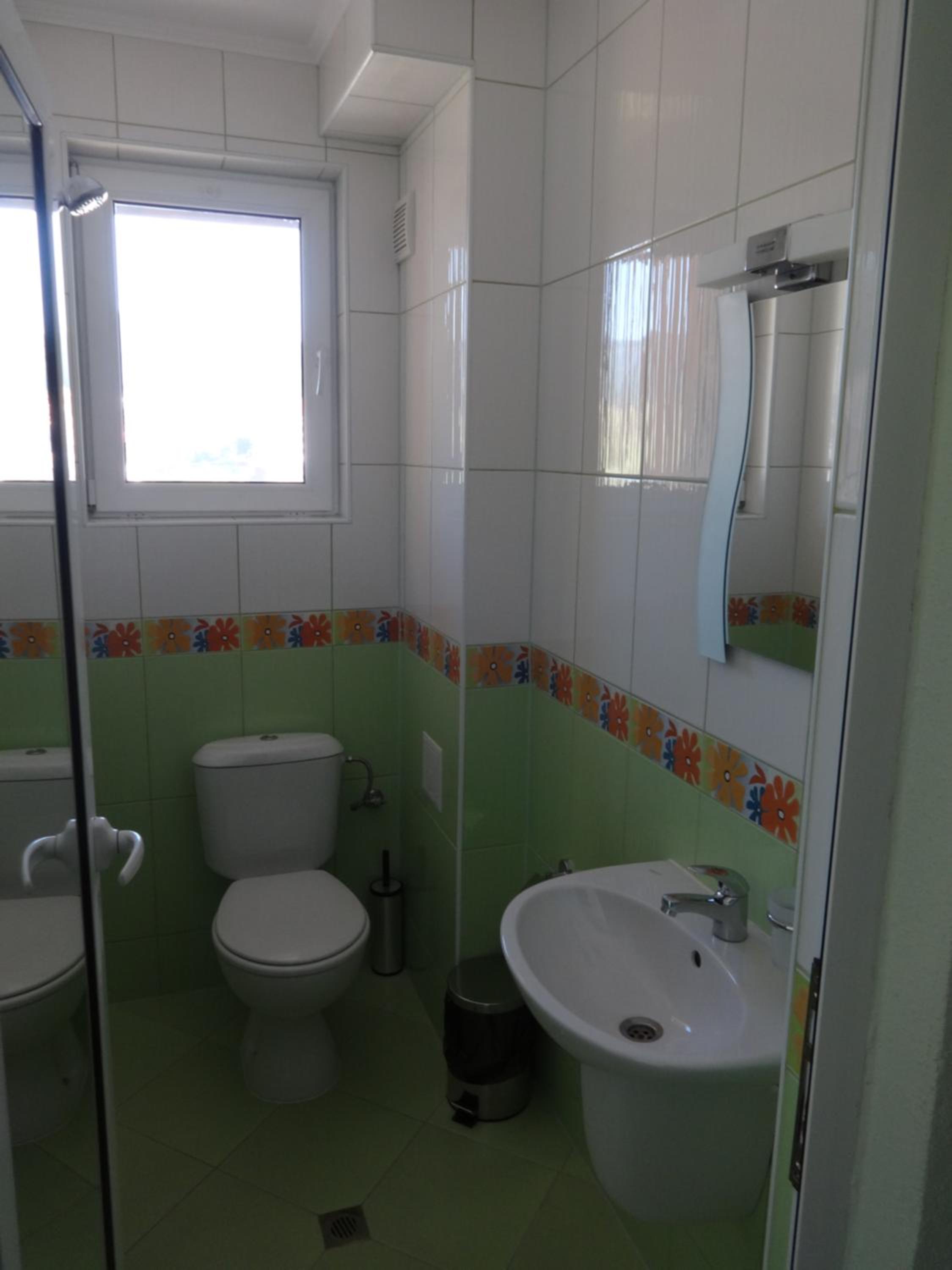 Twin Room - Photo 3