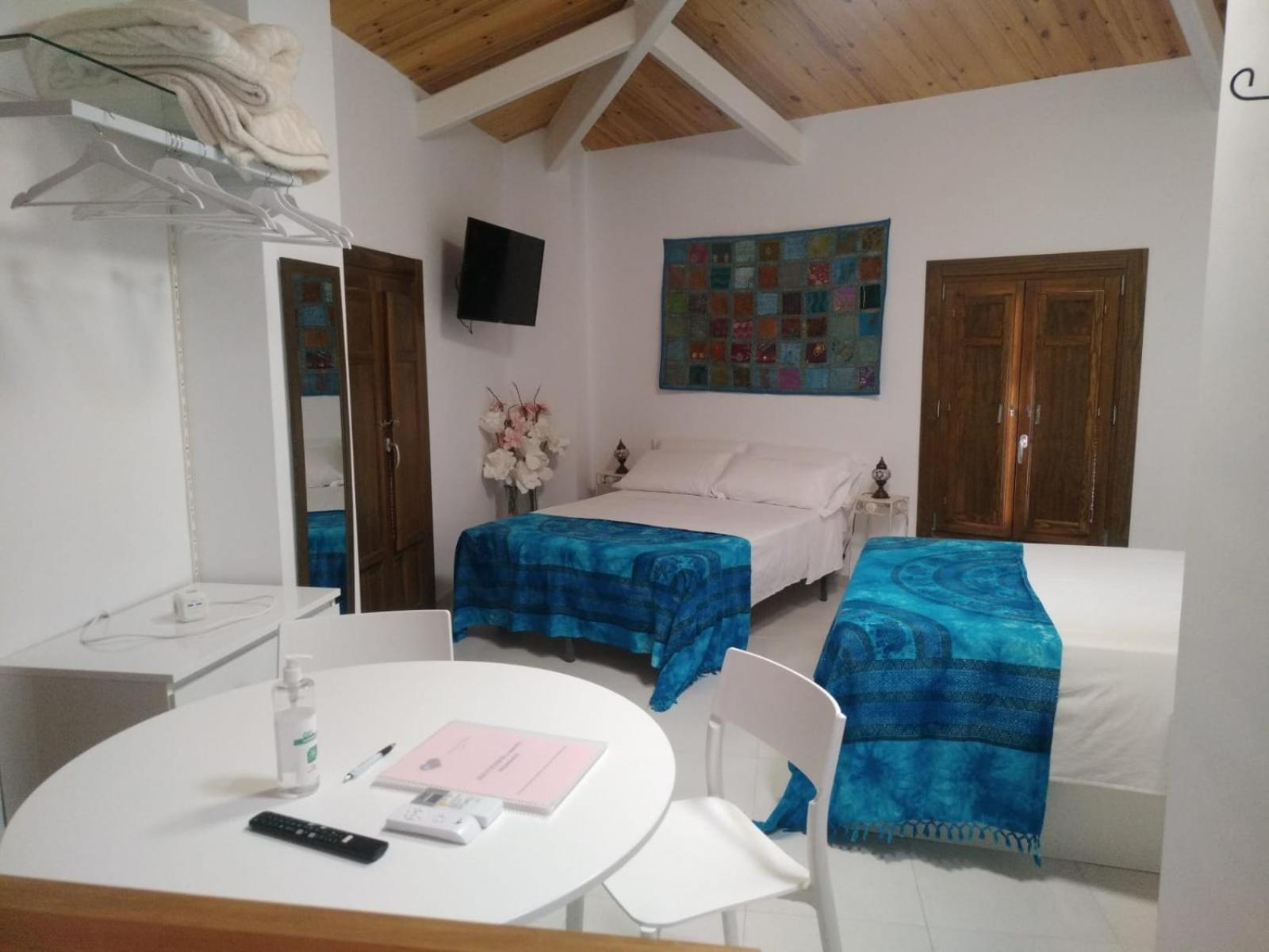 Habitación Cuádruple con Baño Privado