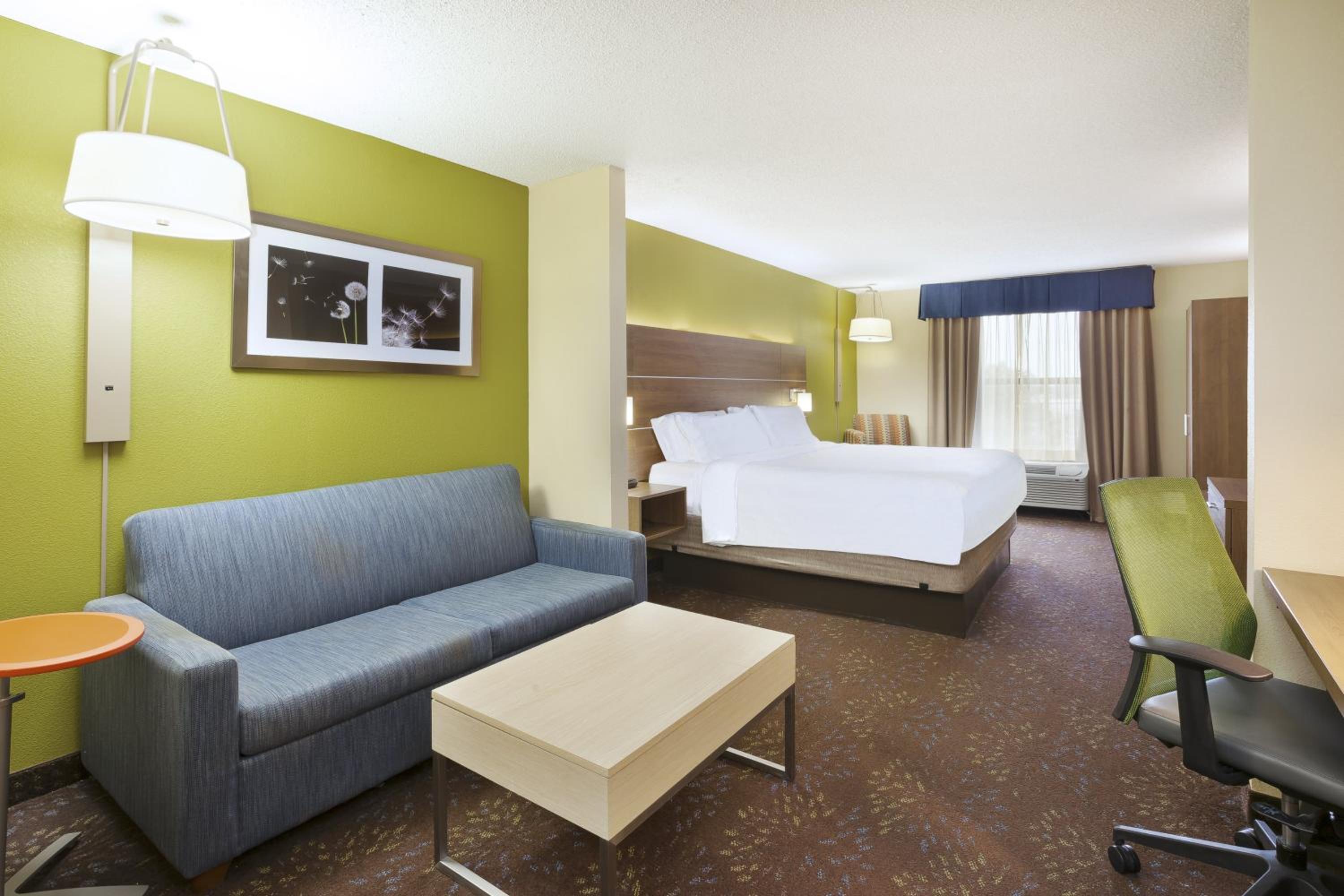 Standard King Room photo 2