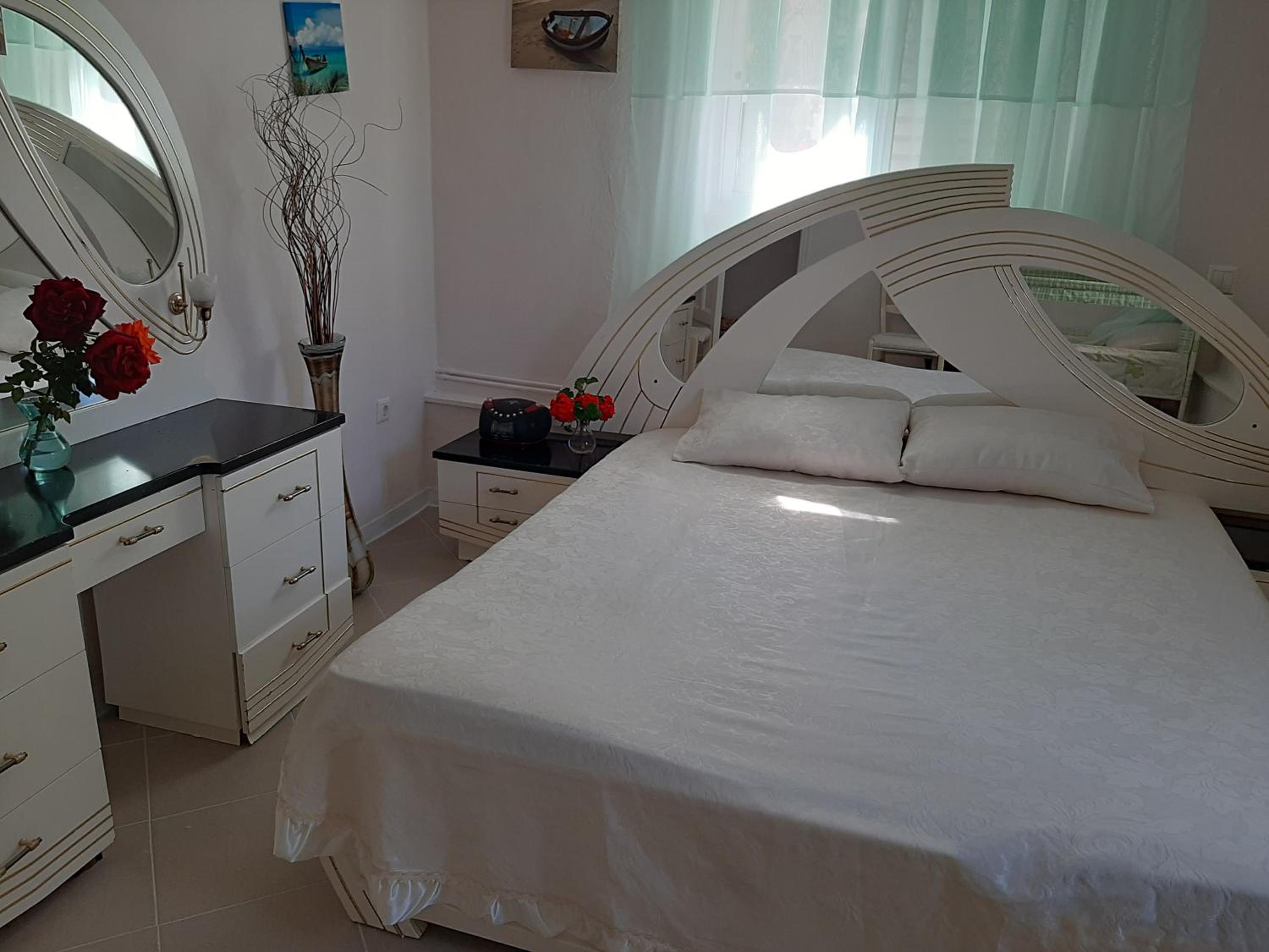 Studio Apartment photo 1