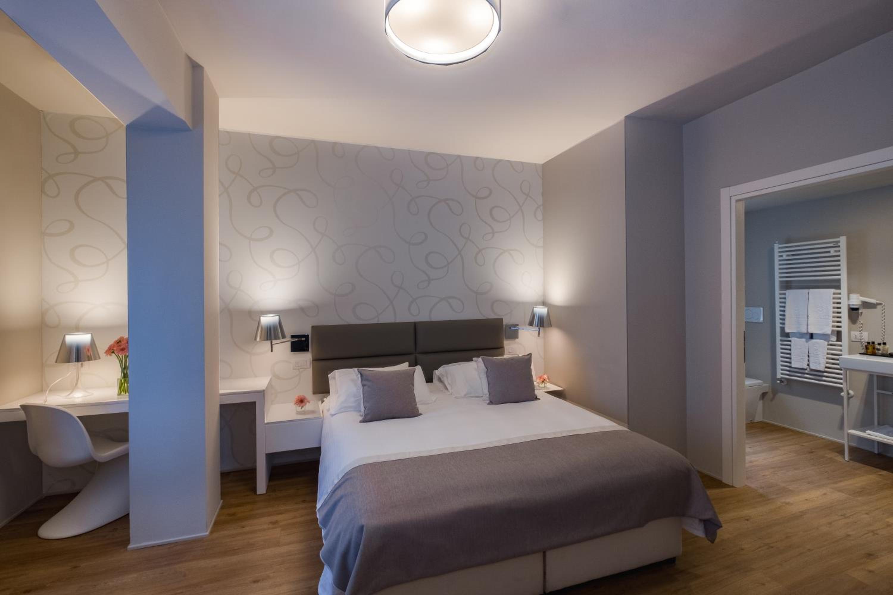 Deluxe Room - Photo 1